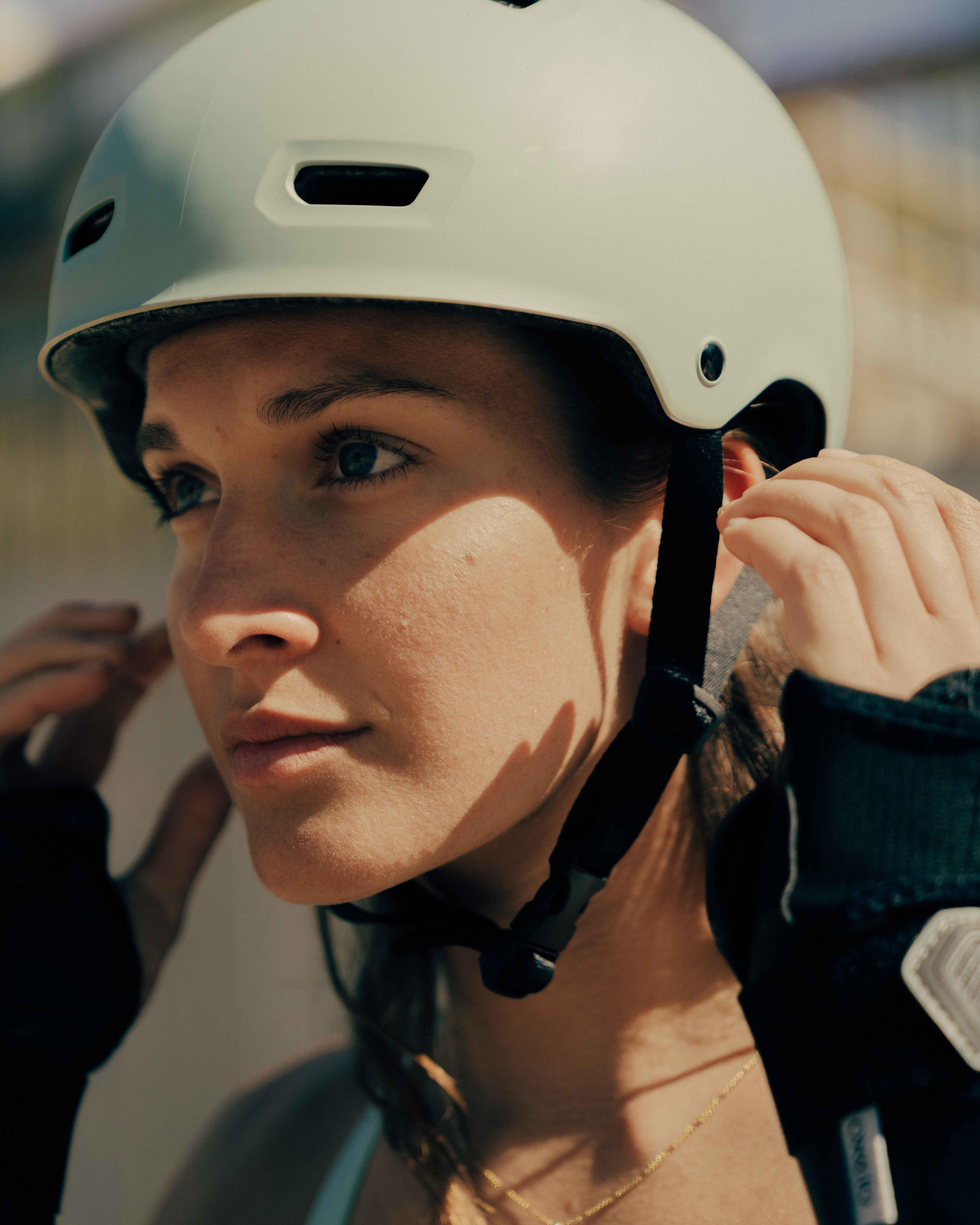 10011-adjustable-inline-skating-helmet-mf-500-1.jpg