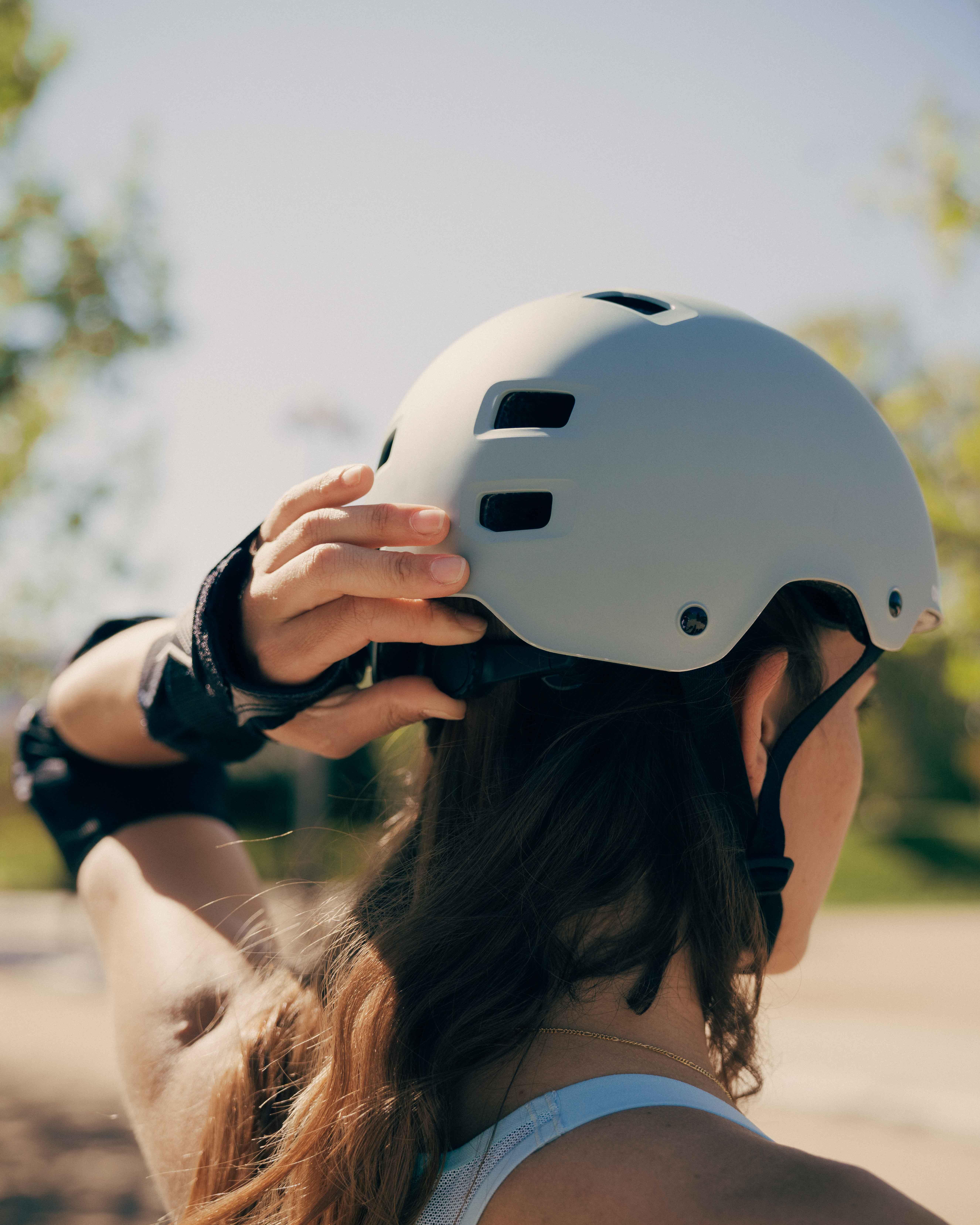 10011-adjustable-inline-skating-helmet-mf-500-1.jpg