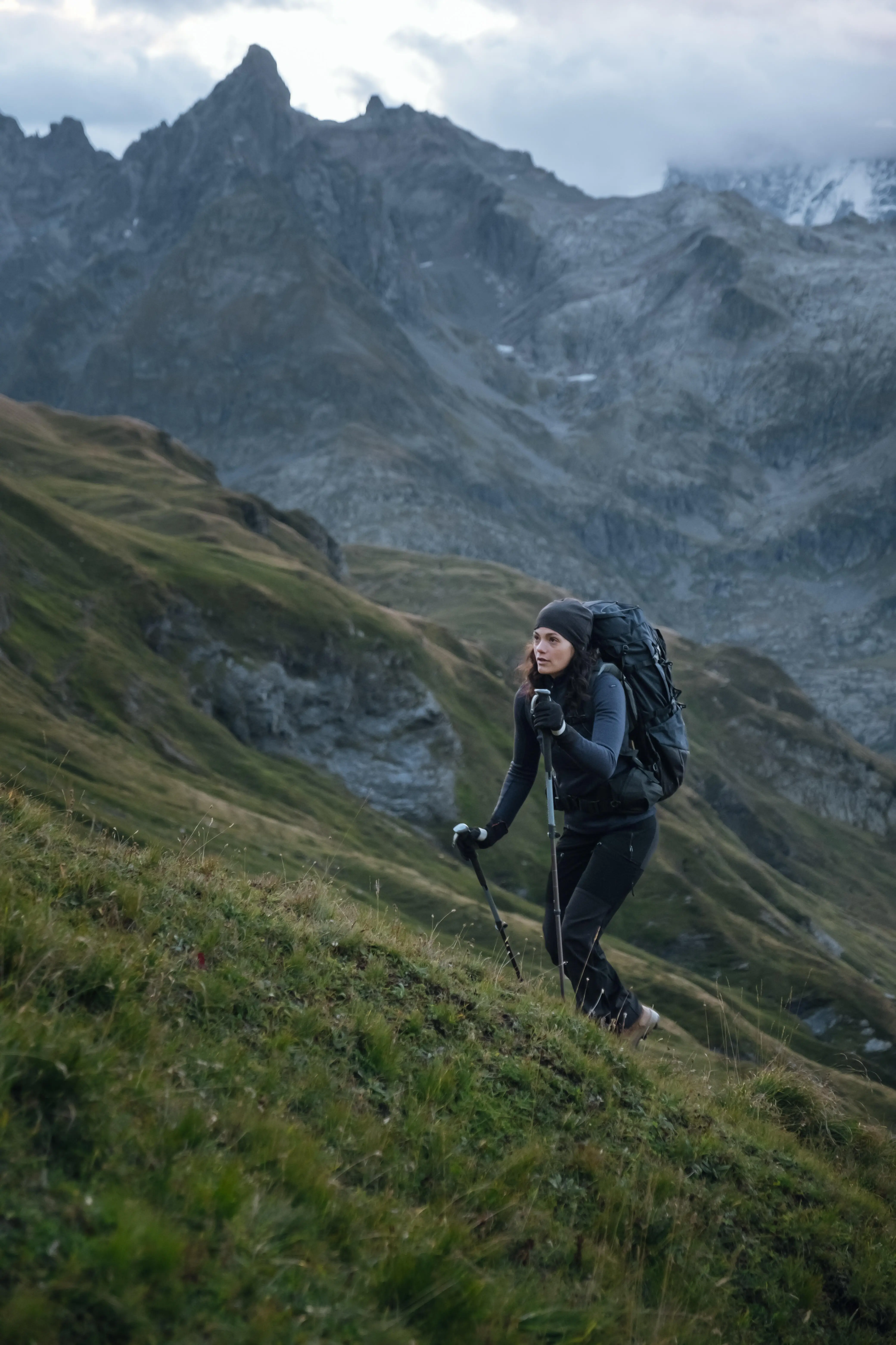 10799-women-s-50-10-l-hiking-backpack-mt-900-1.jpg