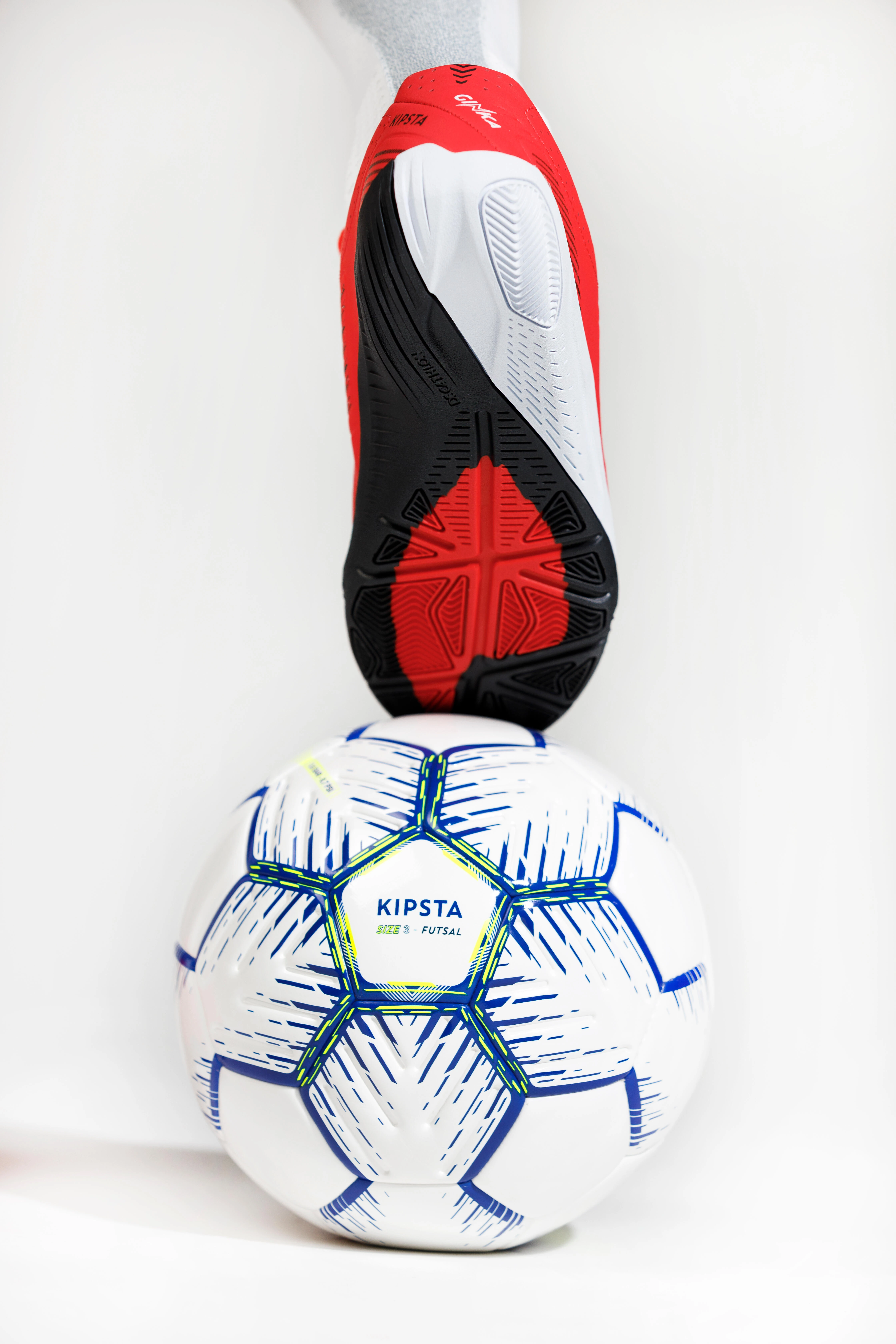 11858-kids-x27-indoor-soccer-shoes-ginka-500-red-black-1.jpg