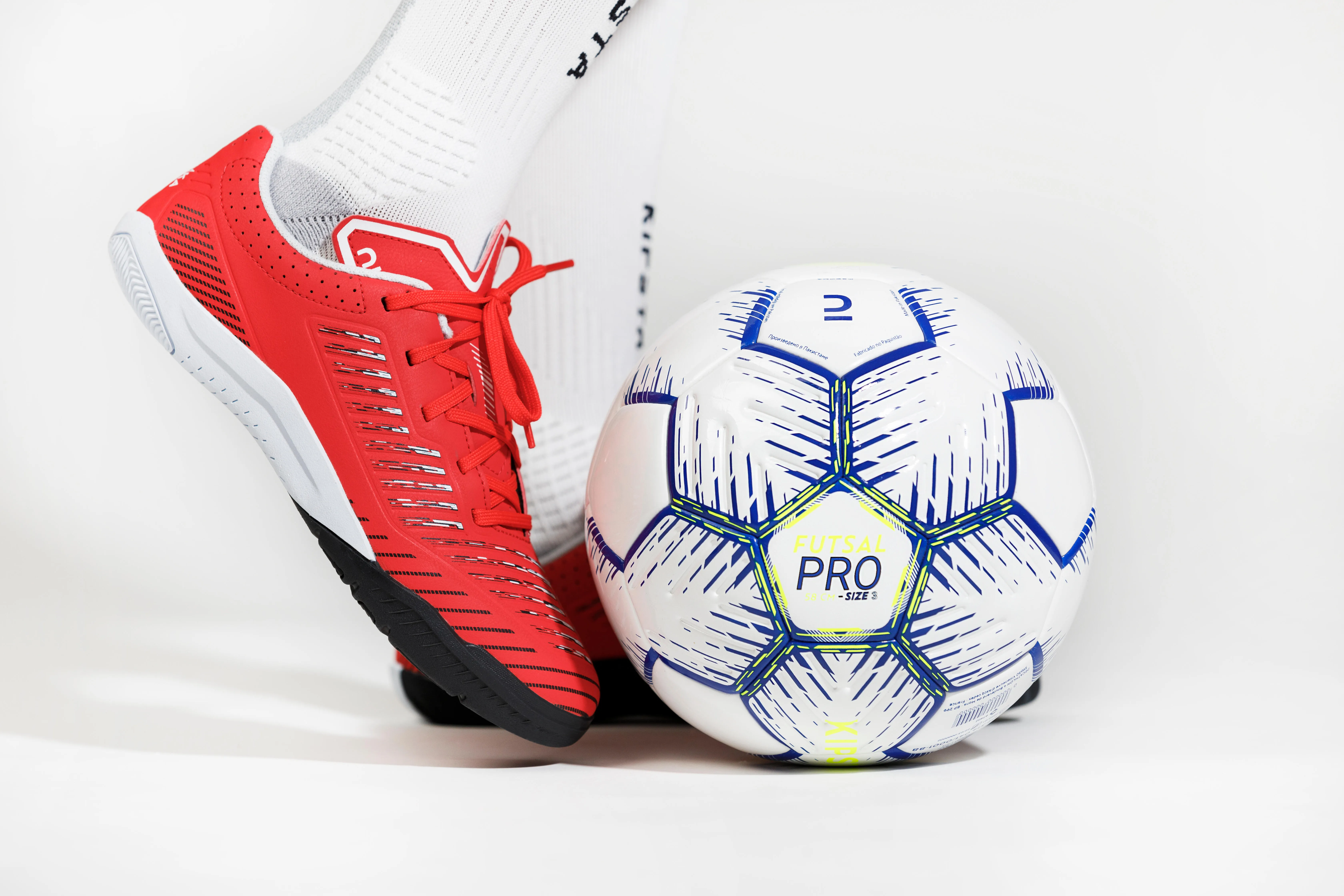 11858-kids-x27-indoor-soccer-shoes-ginka-500-red-black-1.jpg