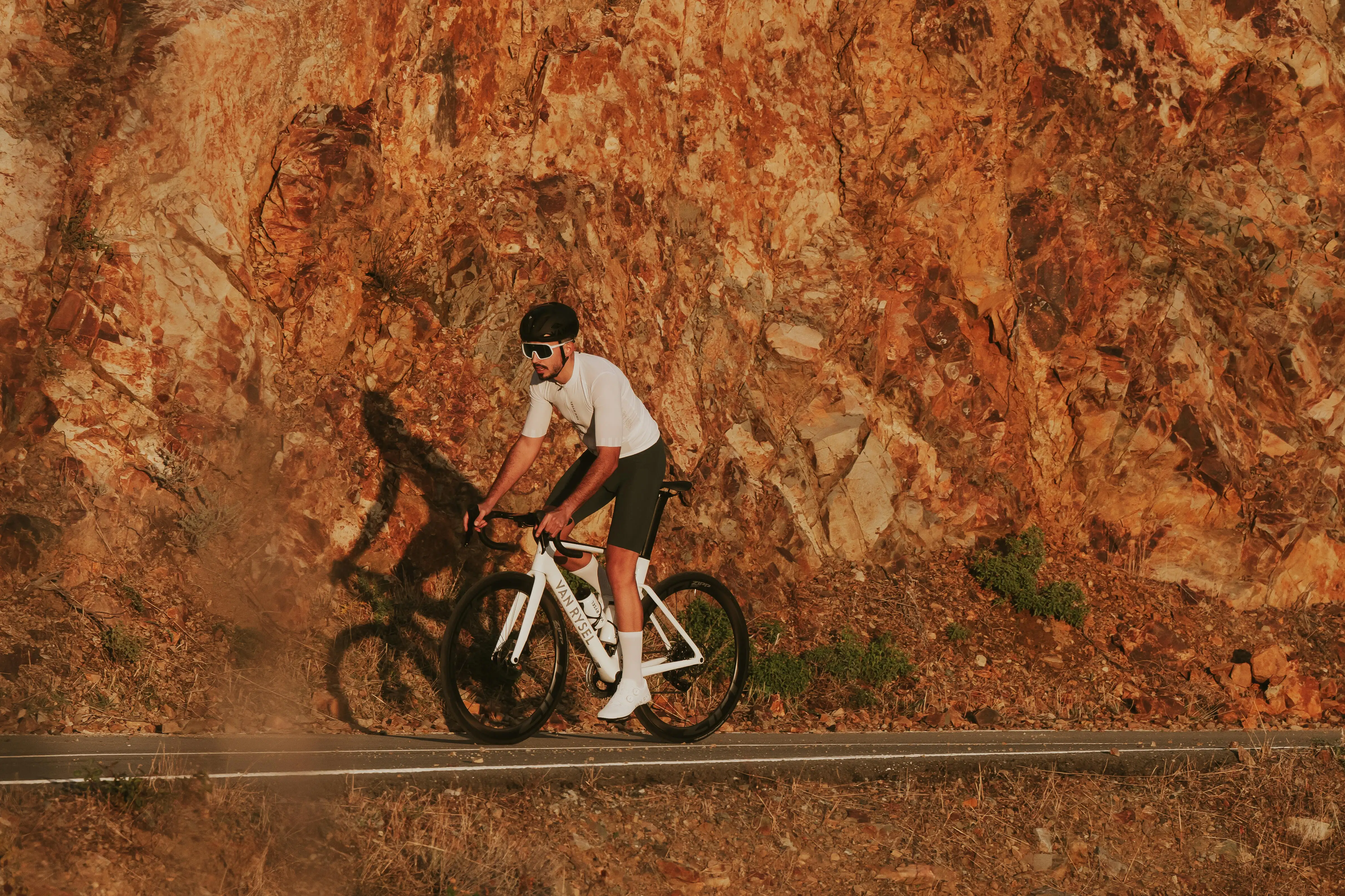 11900-carbon-road-bike-rcr-rival-axs-1.jpg