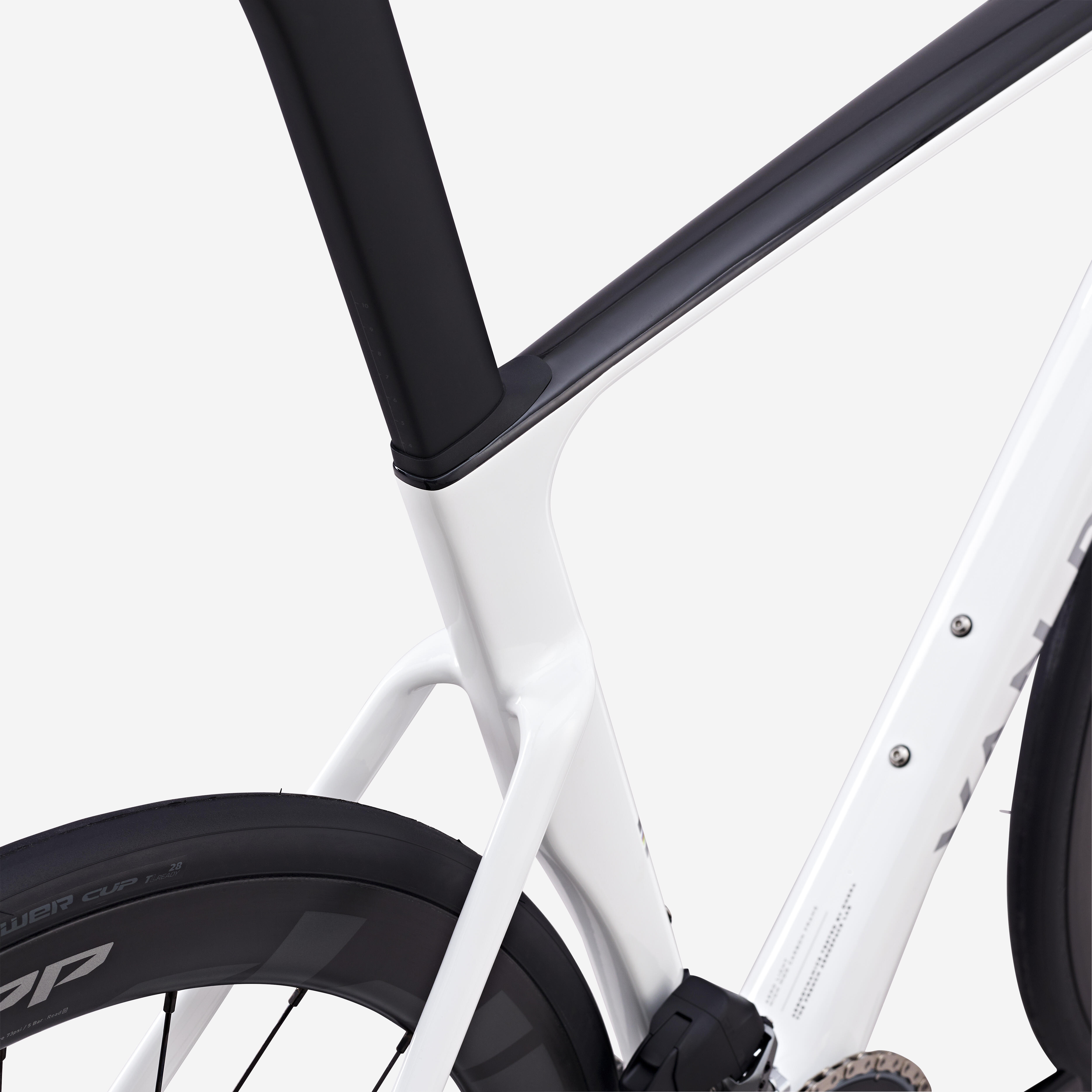 11900-carbon-road-bike-rcr-rival-axs-1.jpg
