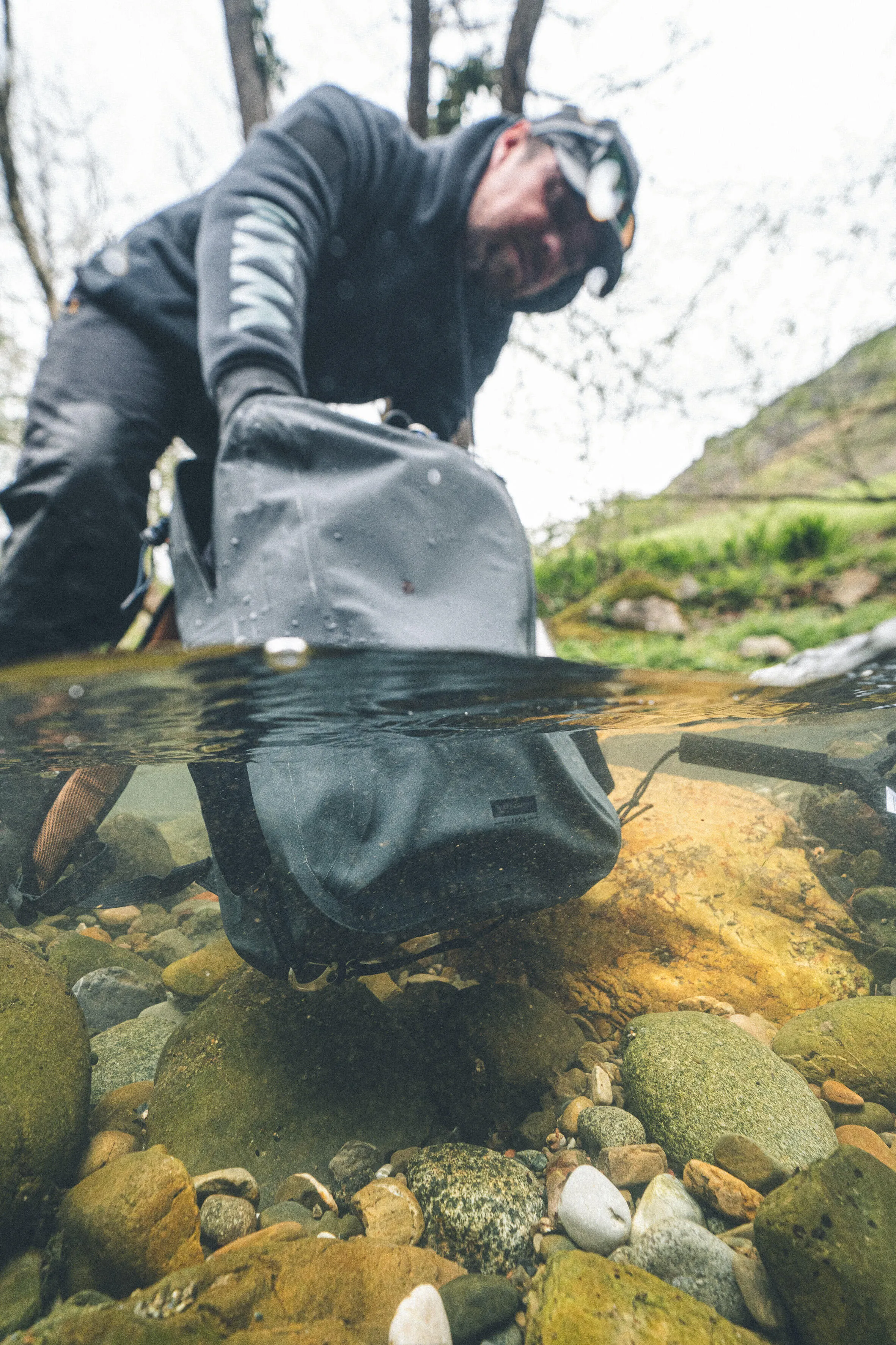 12025-fishing-waterproof-backpack-20-l-500-wpf-1.jpg
