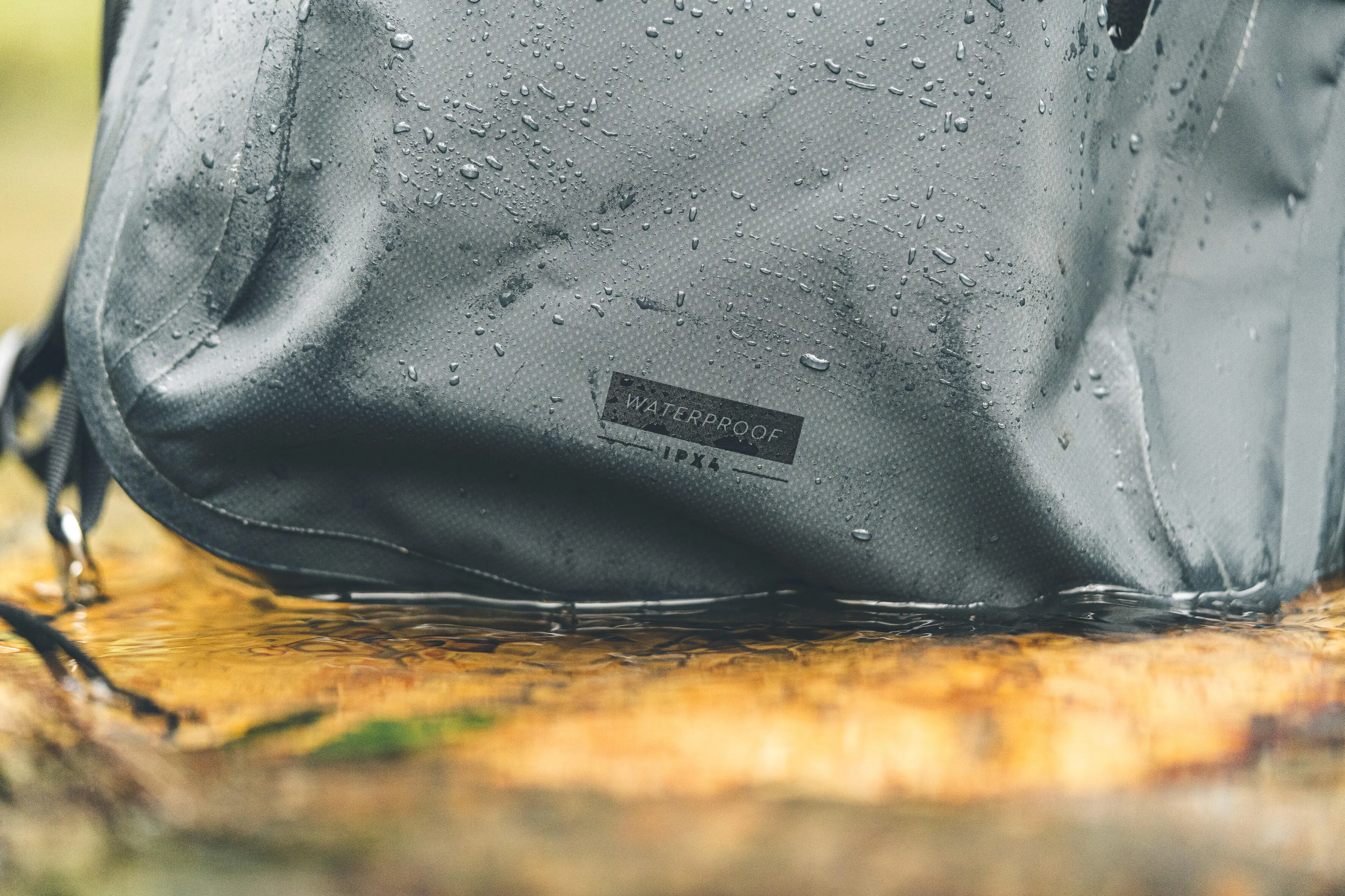 12025-fishing-waterproof-backpack-20-l-500-wpf-1.jpg