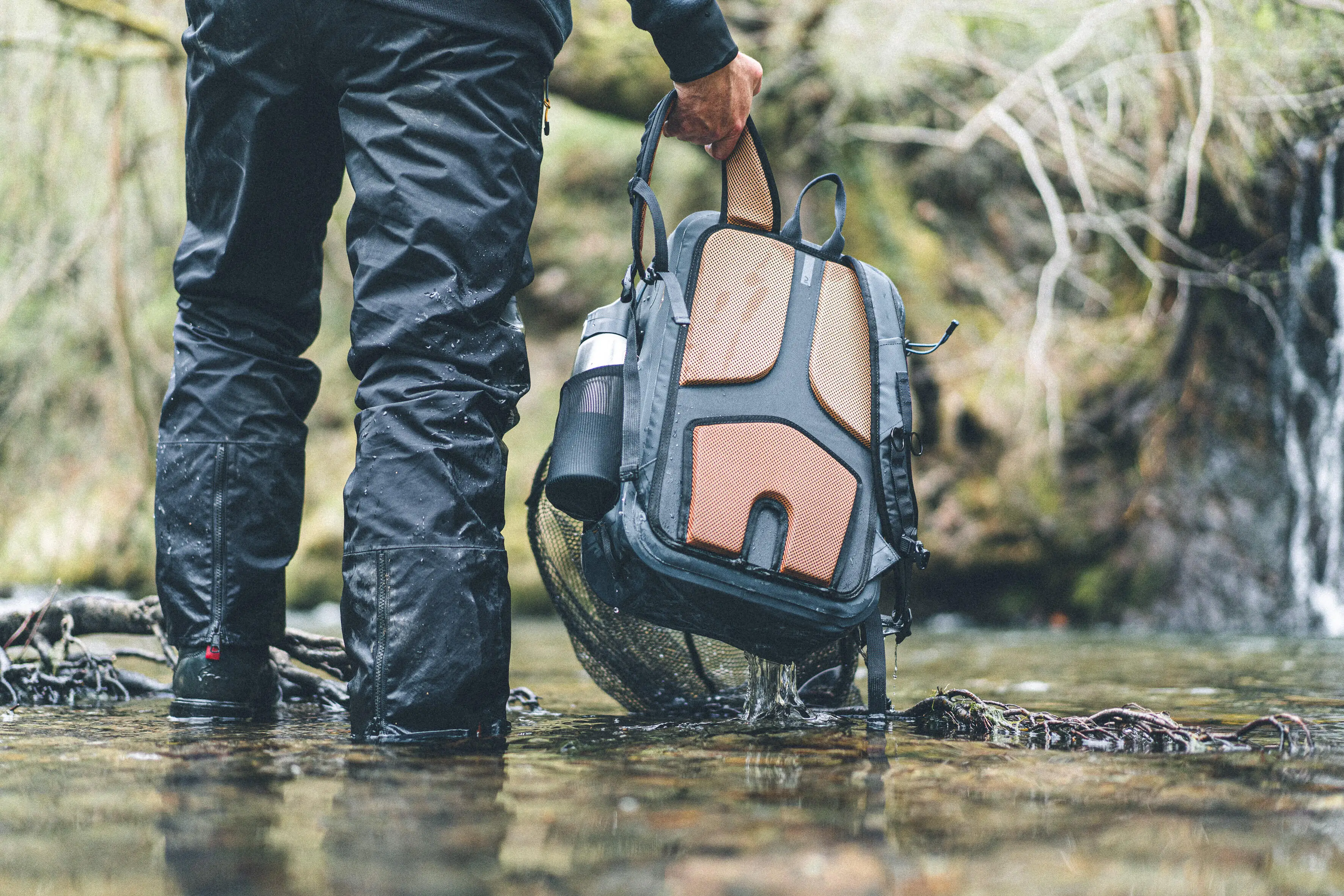 12025-fishing-waterproof-backpack-20-l-500-wpf-1.jpg