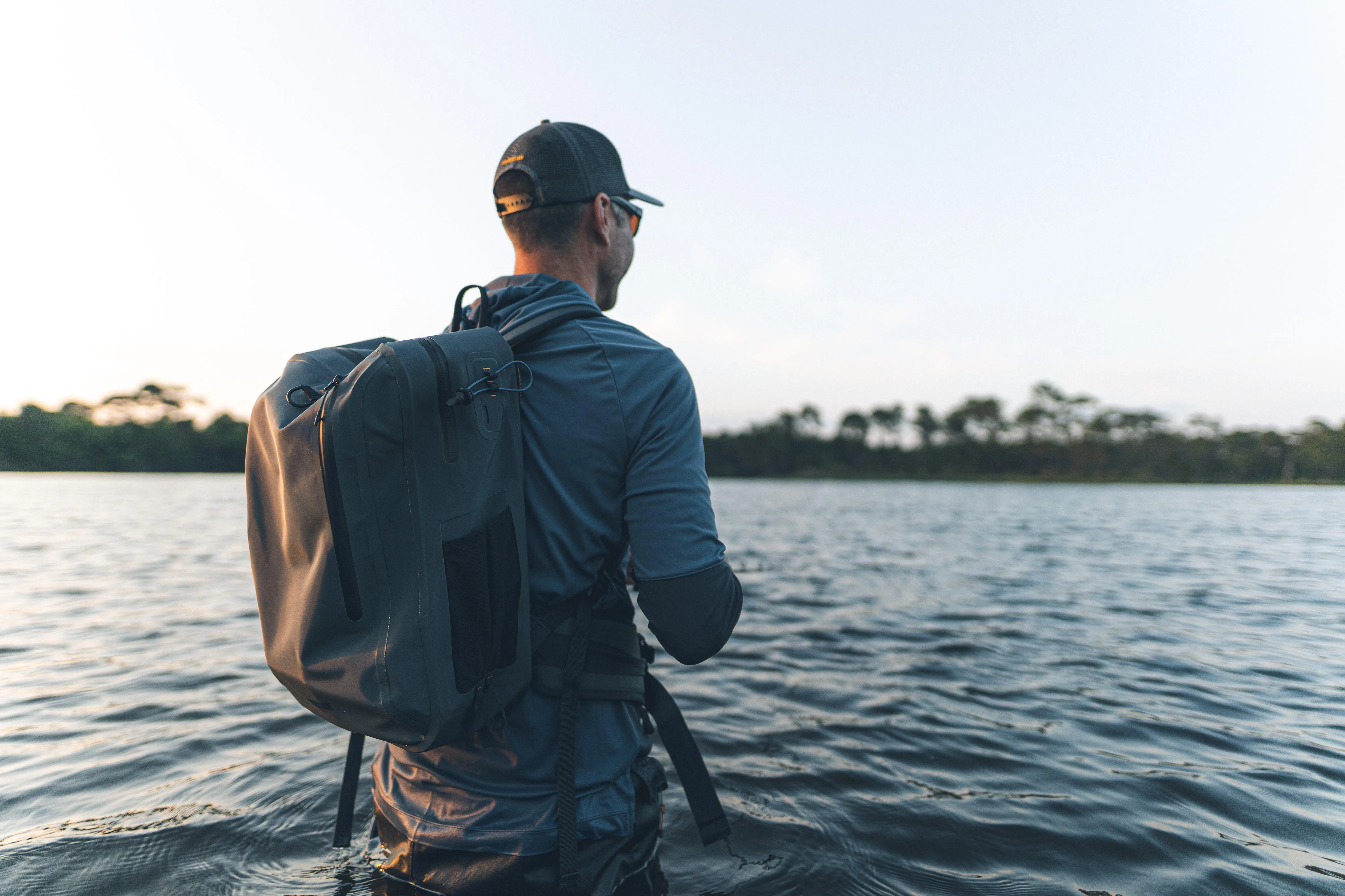 12025-fishing-waterproof-backpack-20-l-500-wpf-1.jpg