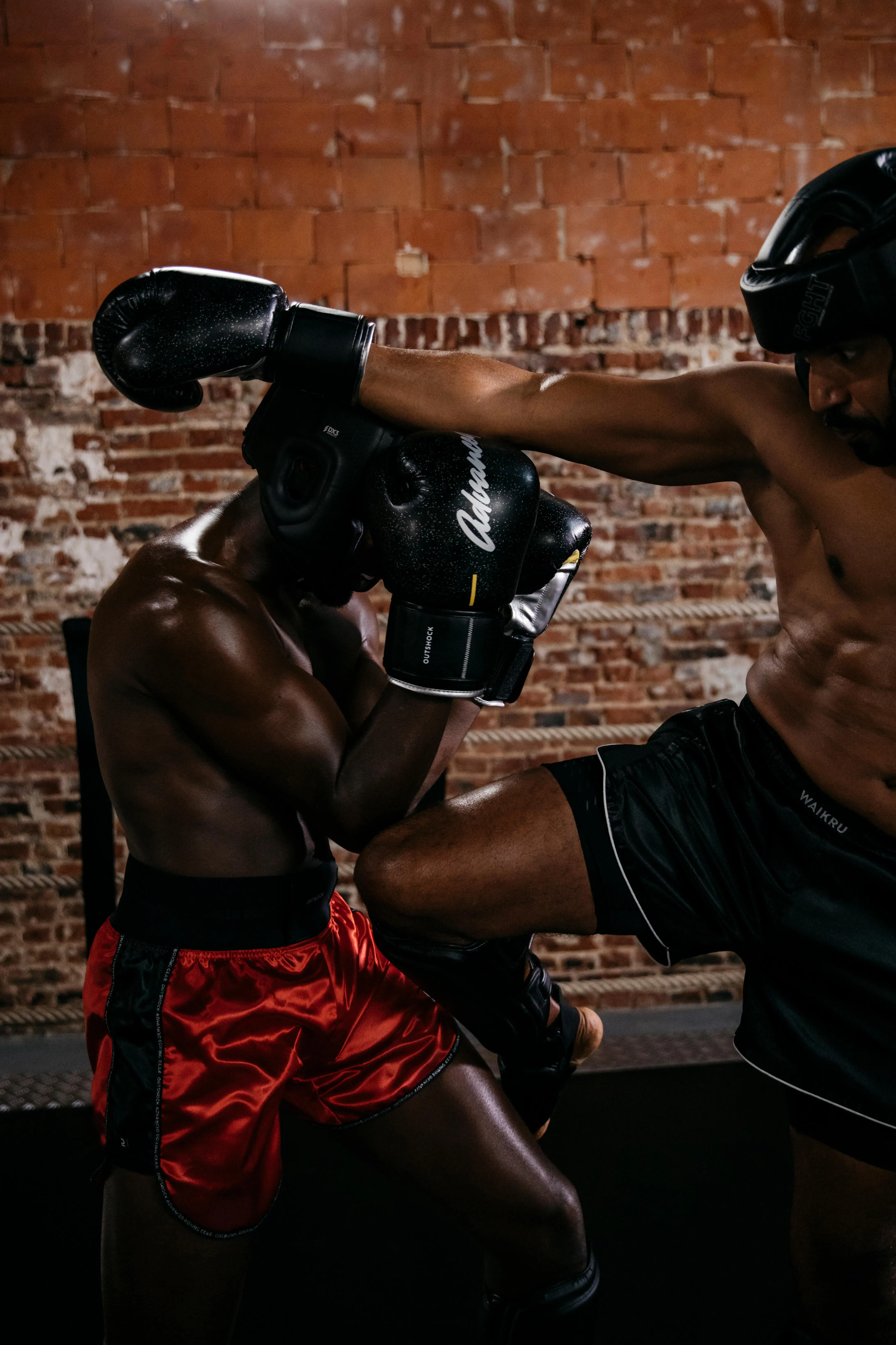 12094-kickboxing-muay-thai-gloves-500-1.jpg