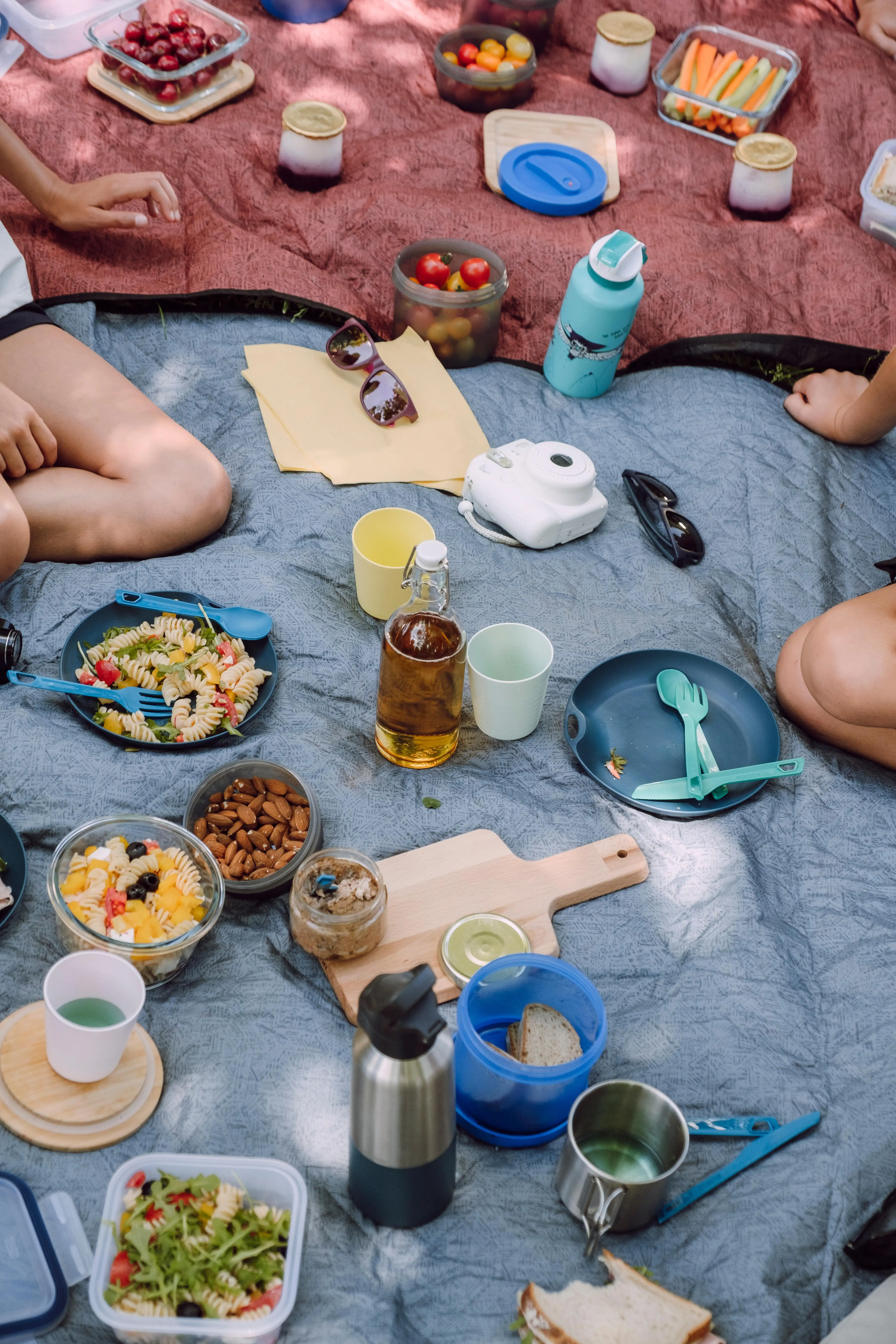 1214-hiking-and-camping-3-piece-plastic-cutlery-set-knife-fork-spoon–1.jpg