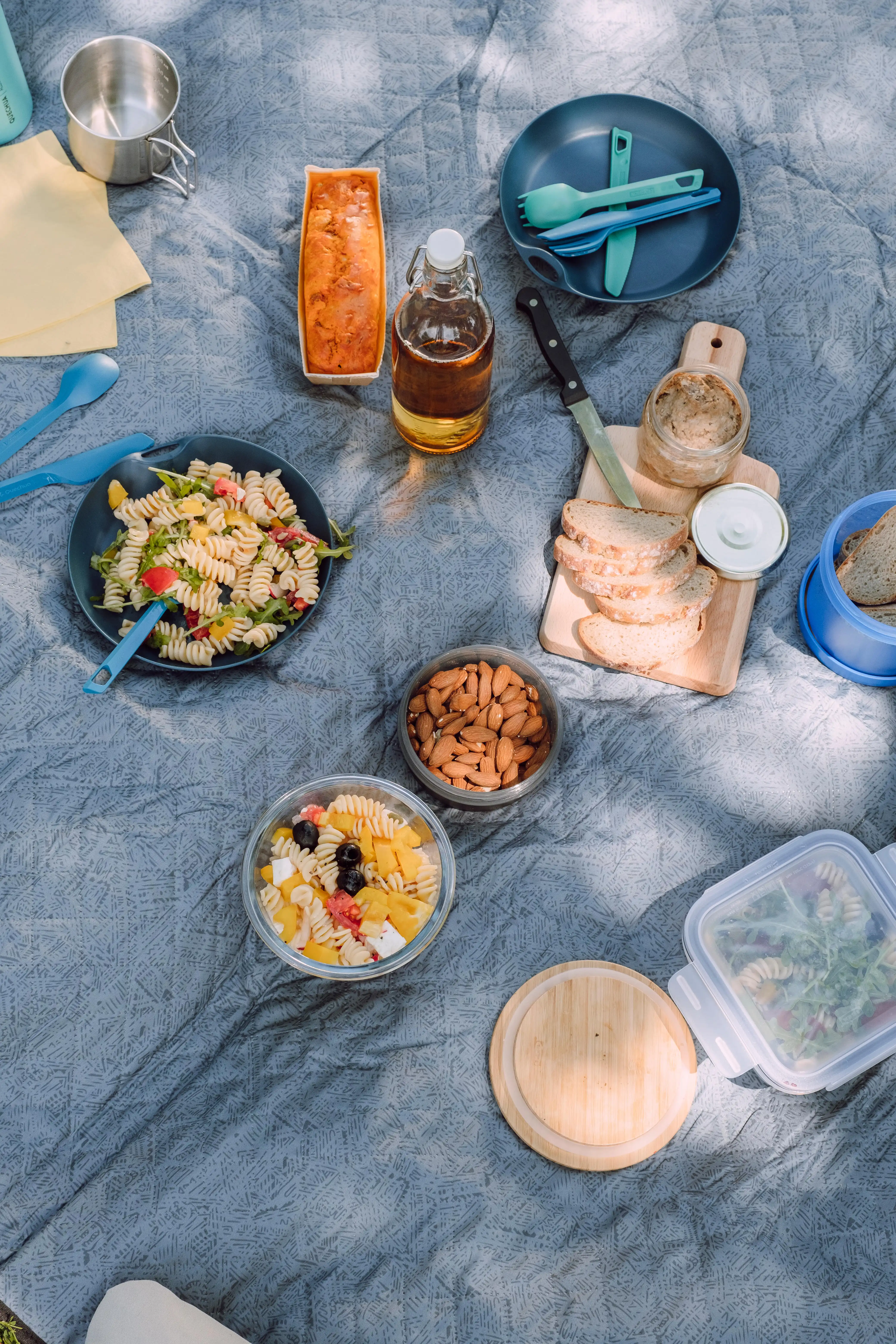 1214-hiking-and-camping-3-piece-plastic-cutlery-set-knife-fork-spoon–1.jpg