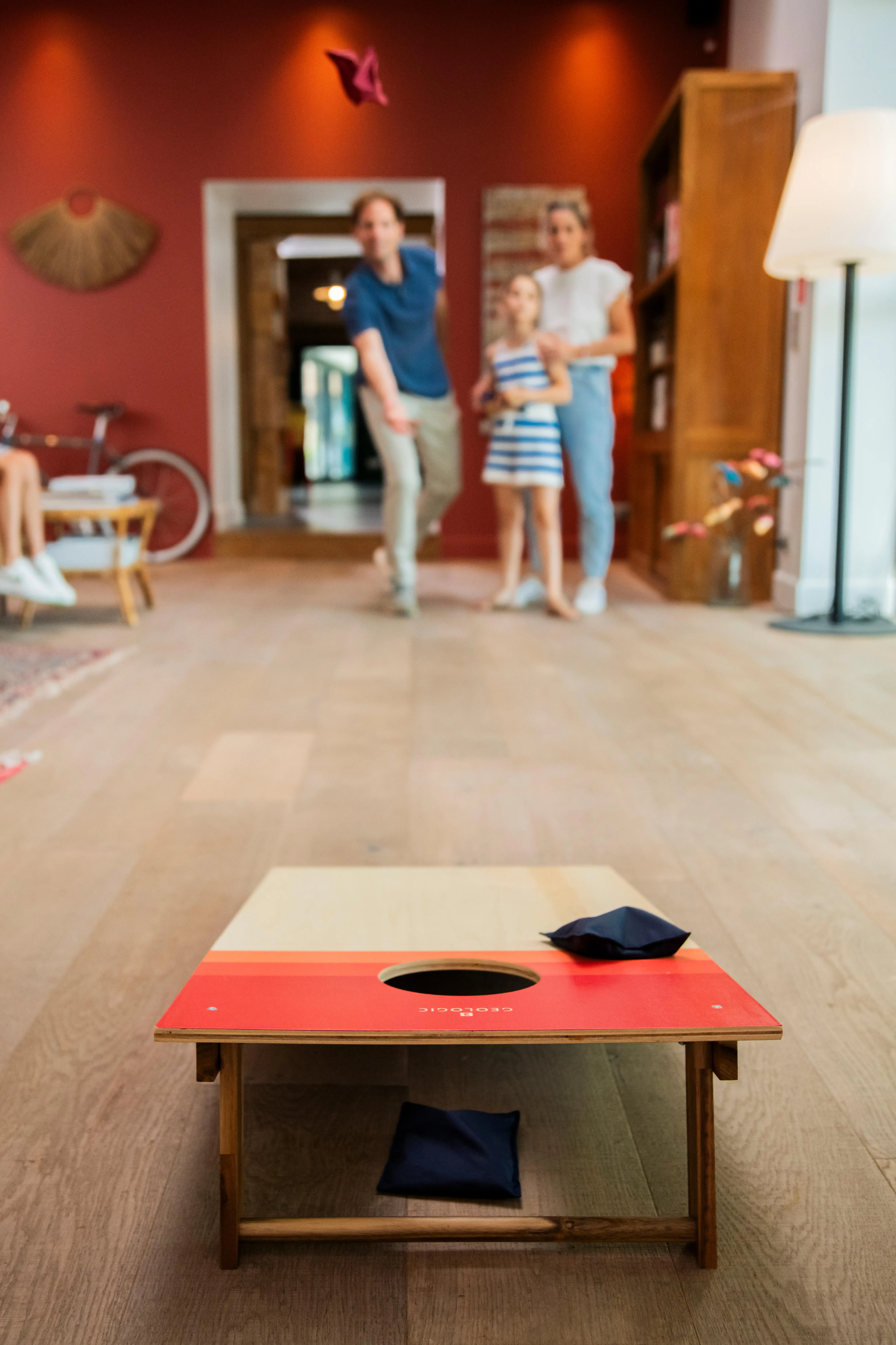 12290-cornhole-game-100-1.webp
