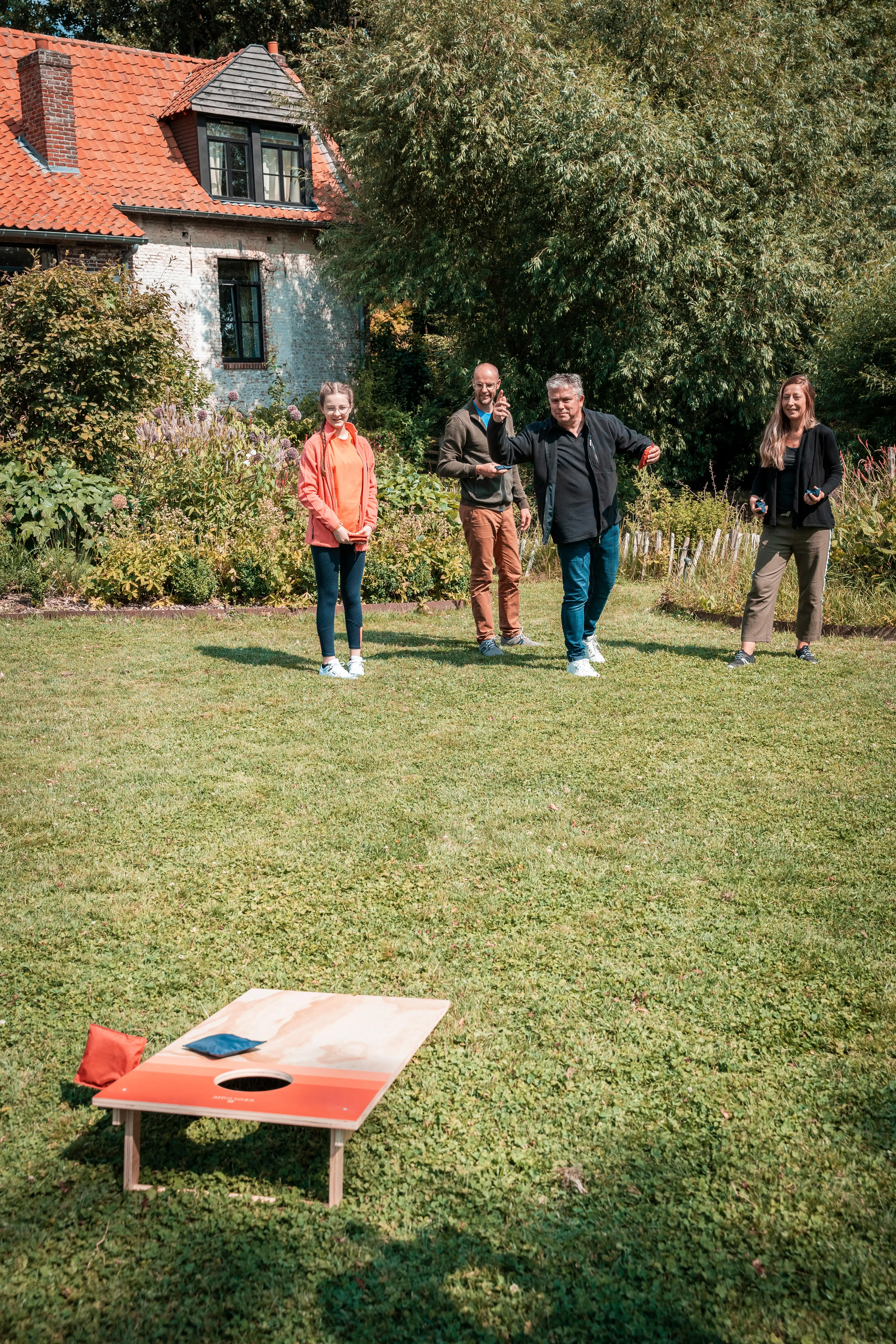 12290-cornhole-game-100-1.webp