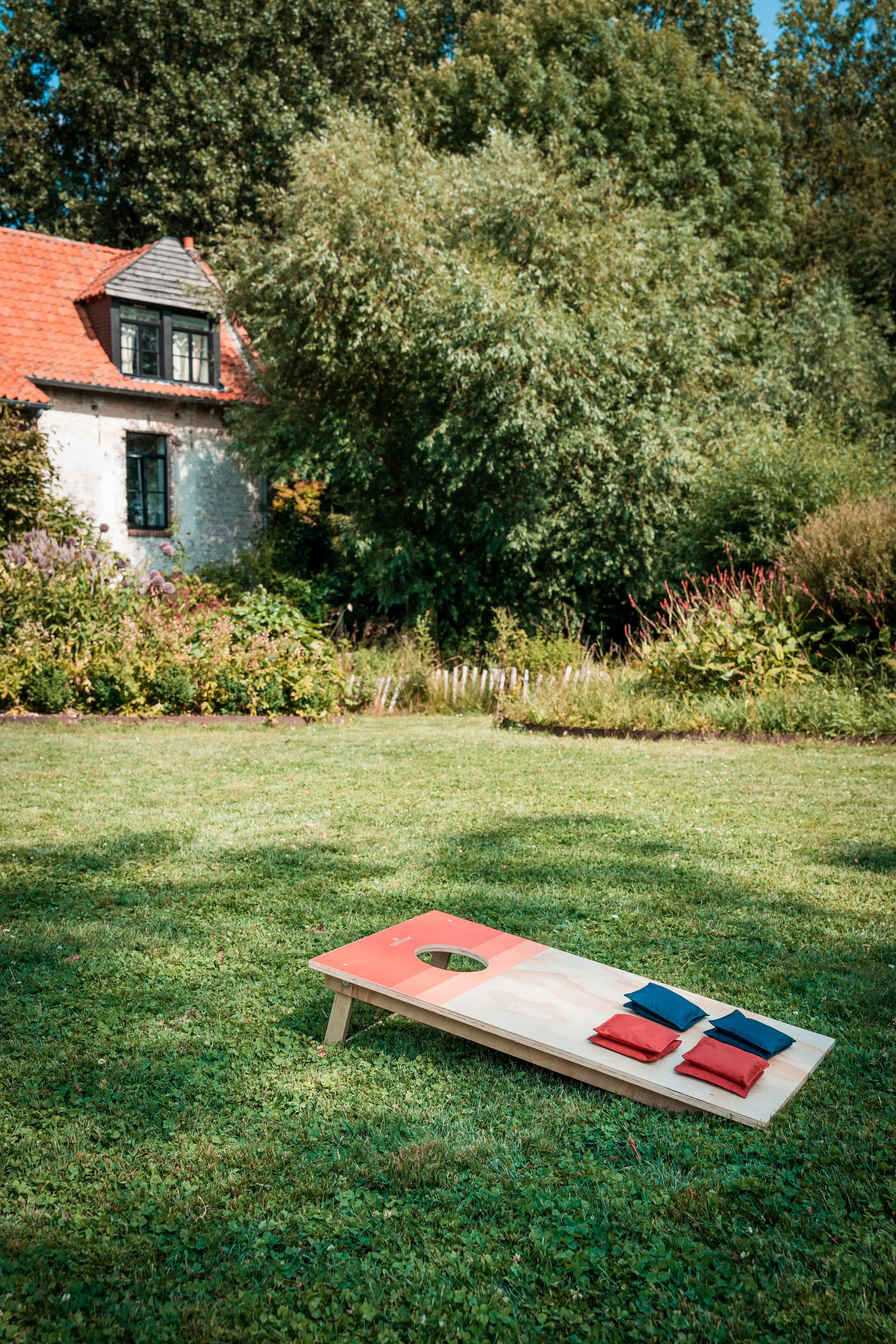 12290-cornhole-game-100-1.webp