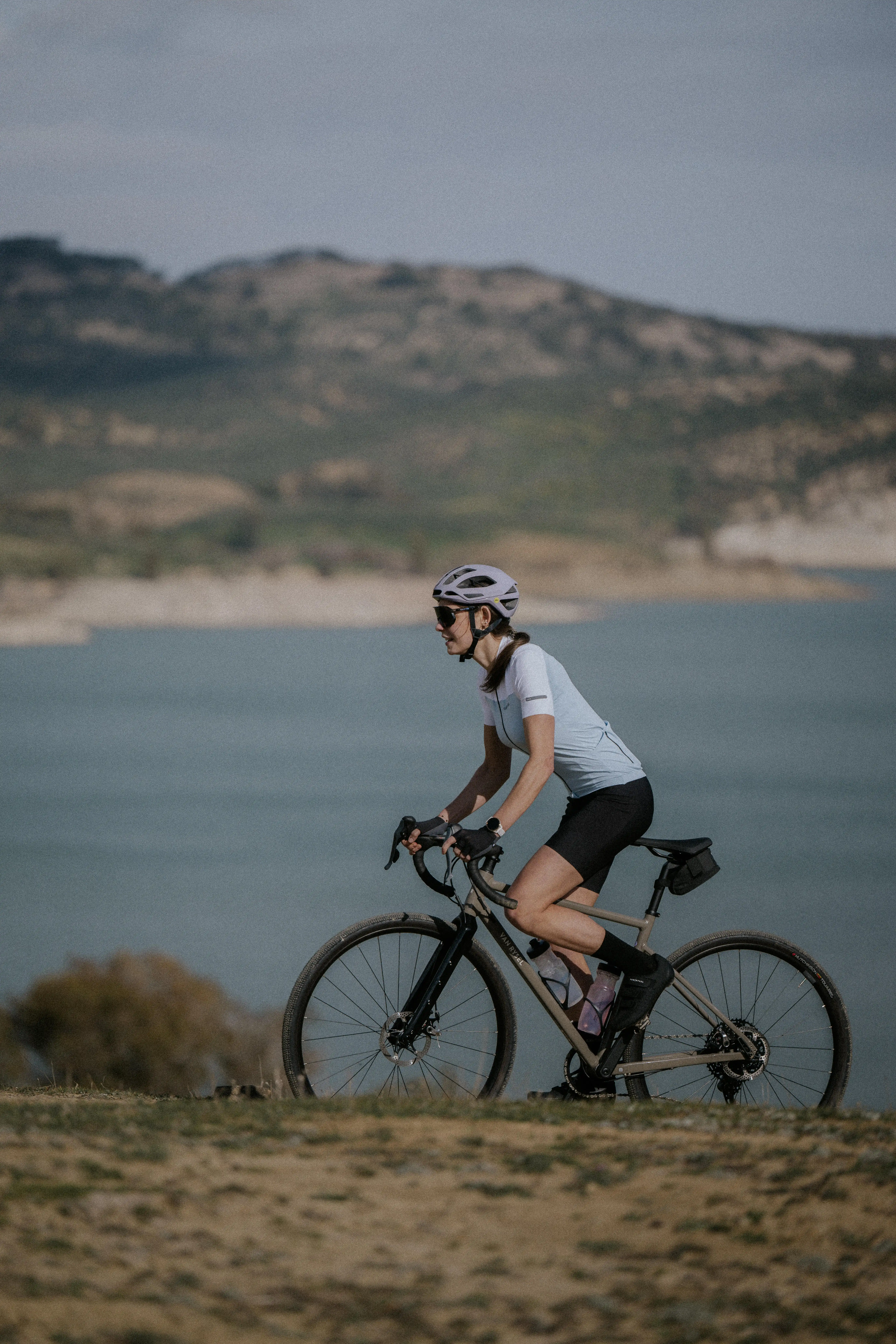 12305-women-s-road-cycling-bib-shorts-endurance-1.webp