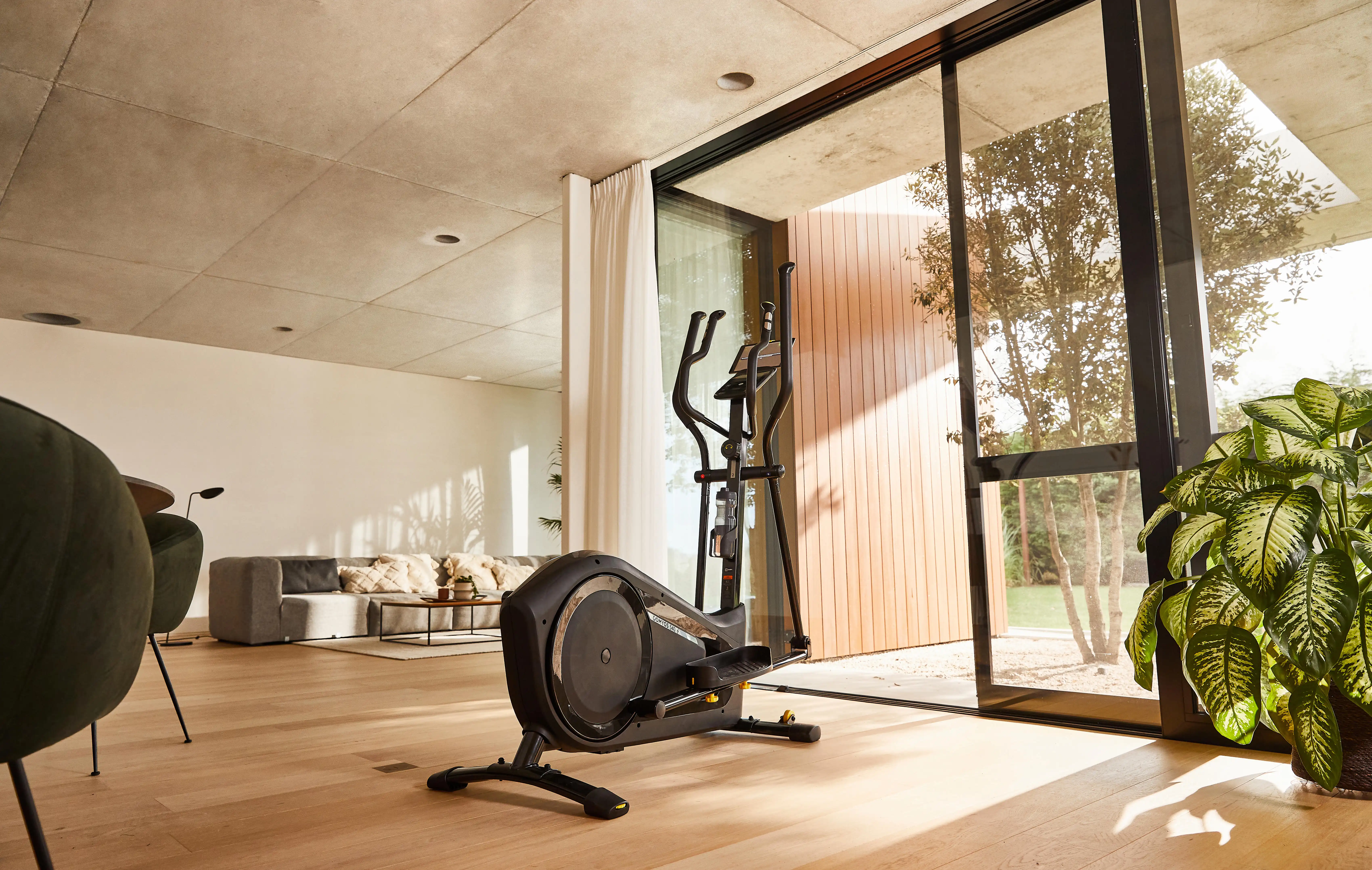 12421-self-powered-connected-fitness-elliptical-trainer-el-540-1.jpg