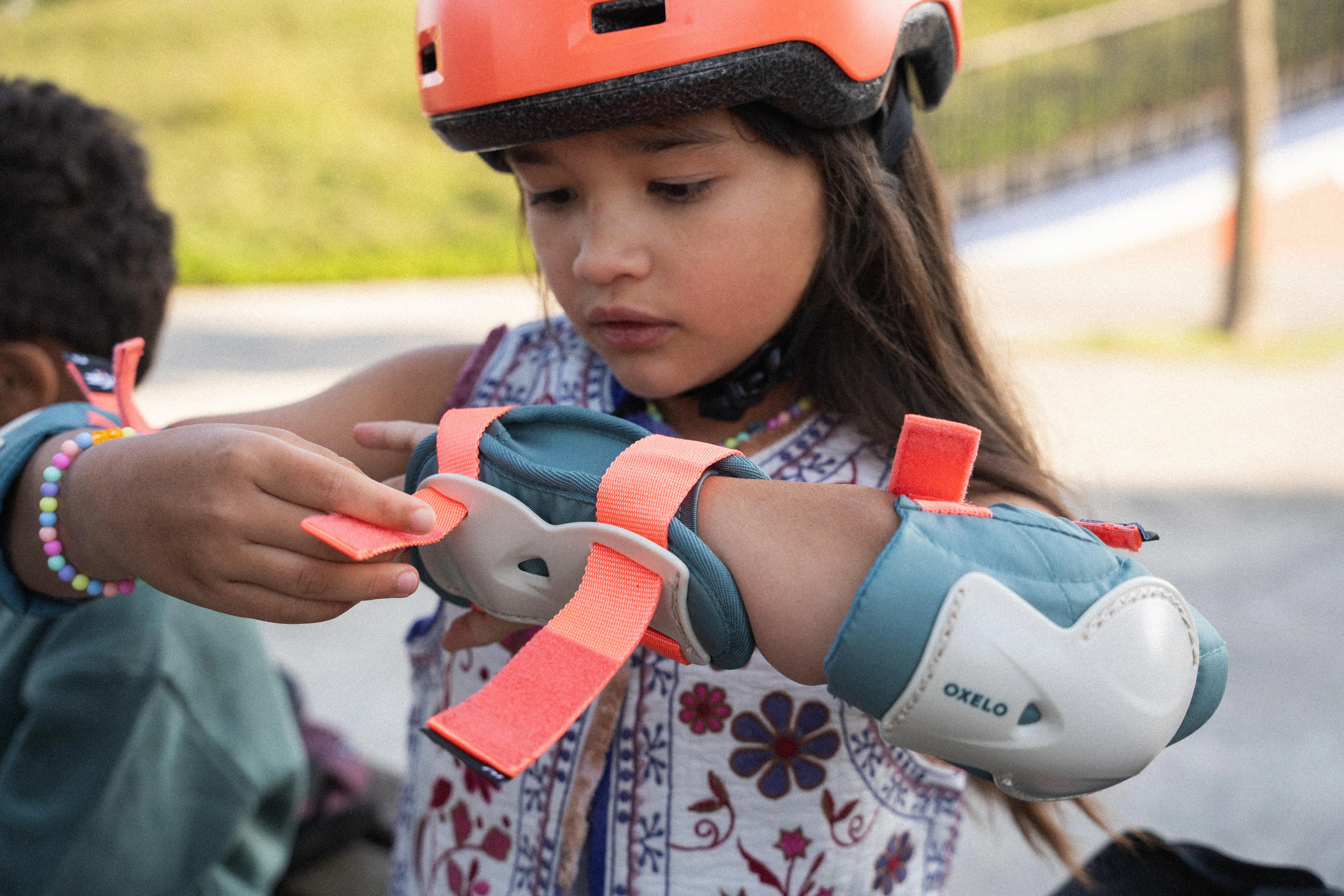 12446-kids-x27-3-x-2-inline-skate-protection-set-play-1.jpg
