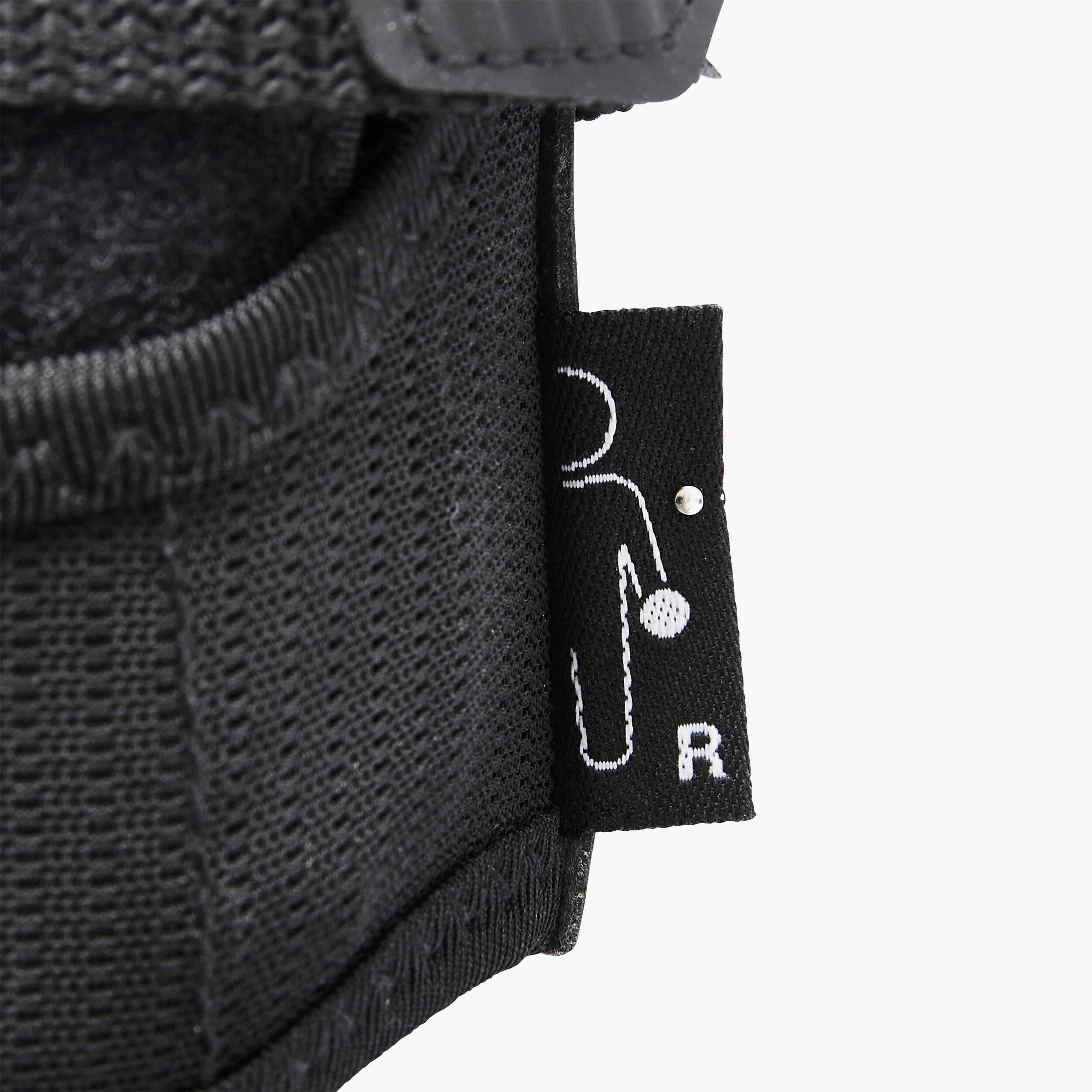 12459-skateboarding-wrist-guard-fit-500-black-1.jpg