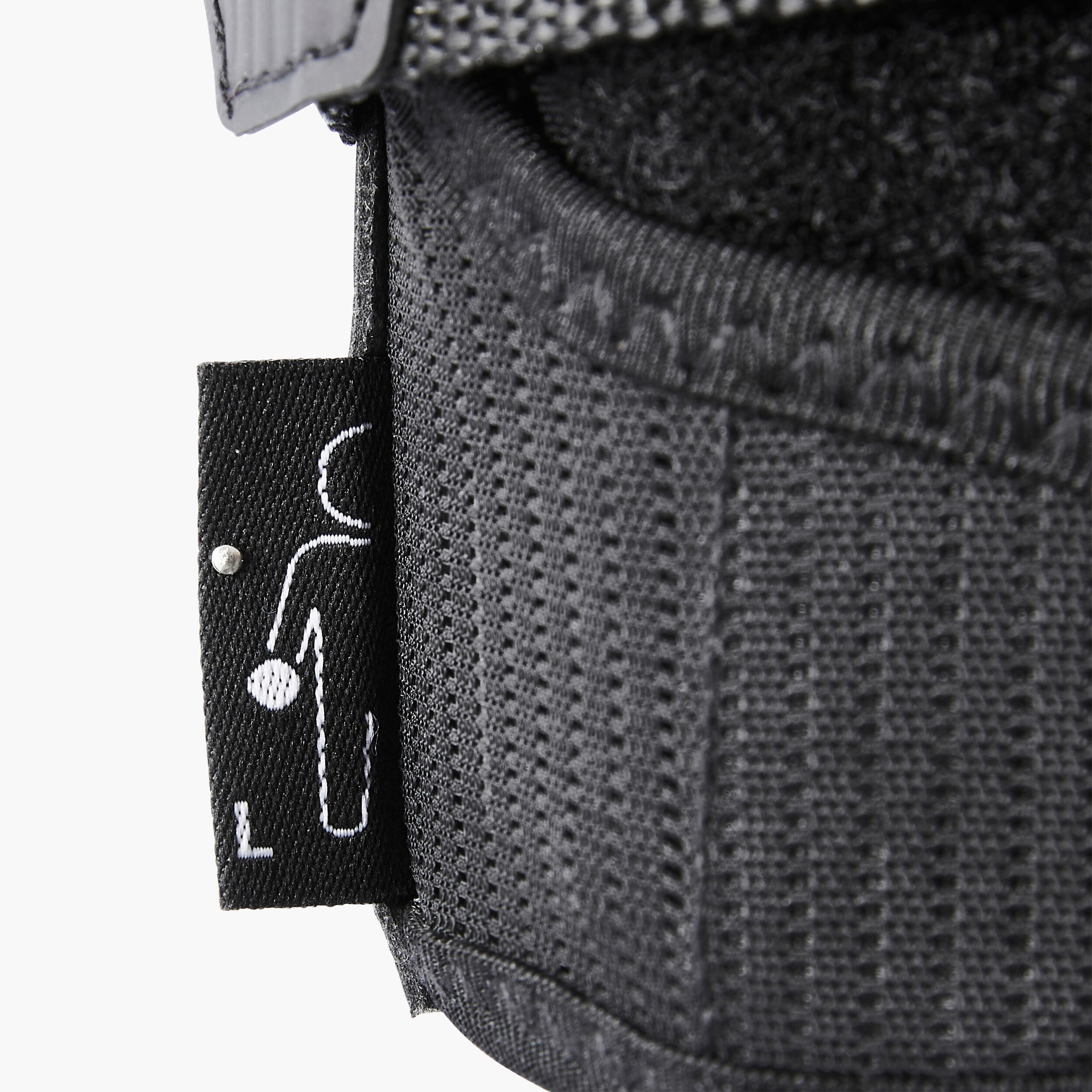 12459-skateboarding-wrist-guard-fit-500-black-1.jpg