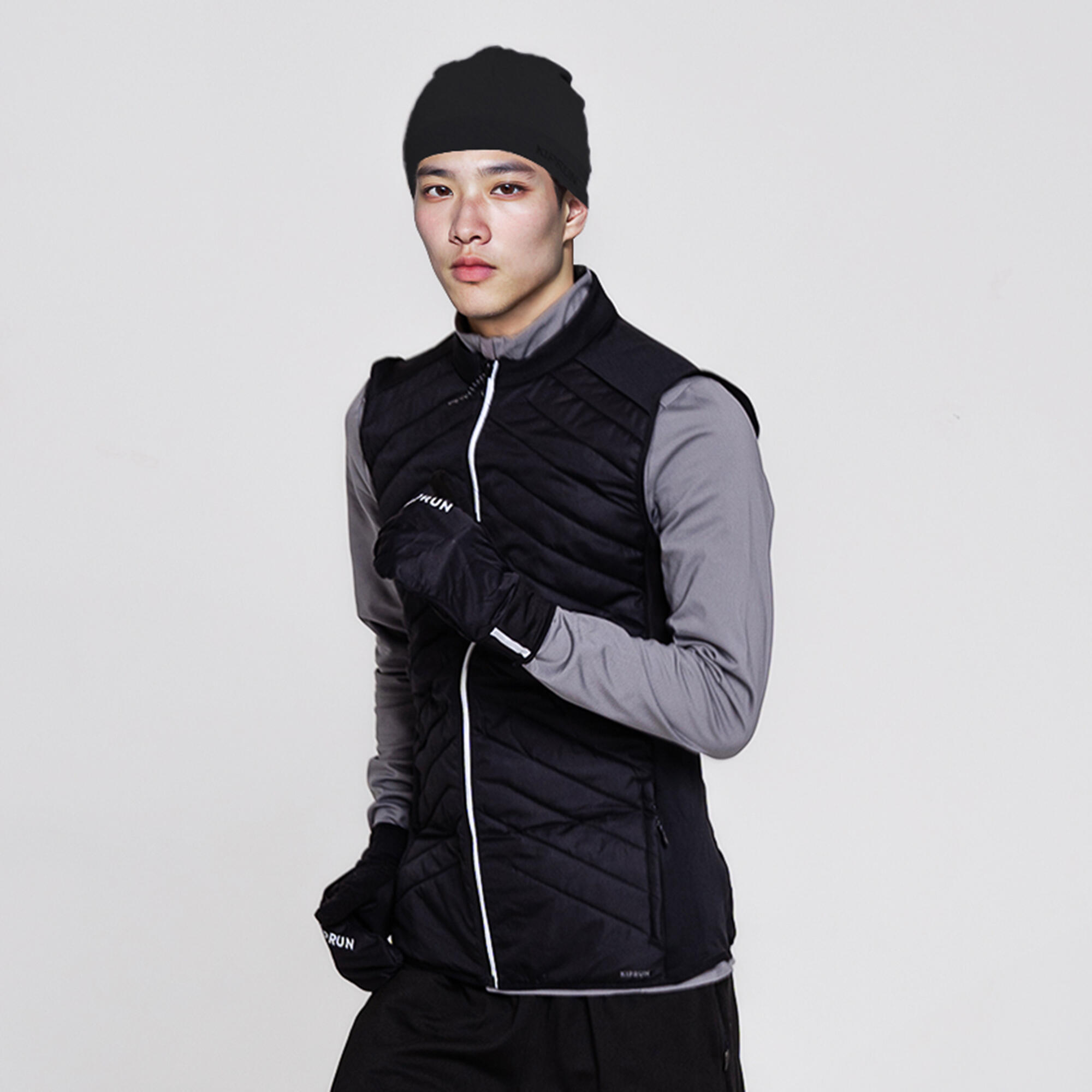 1326-men-x27-s-sleeveless-running-jacket-warm-black-1.jpg