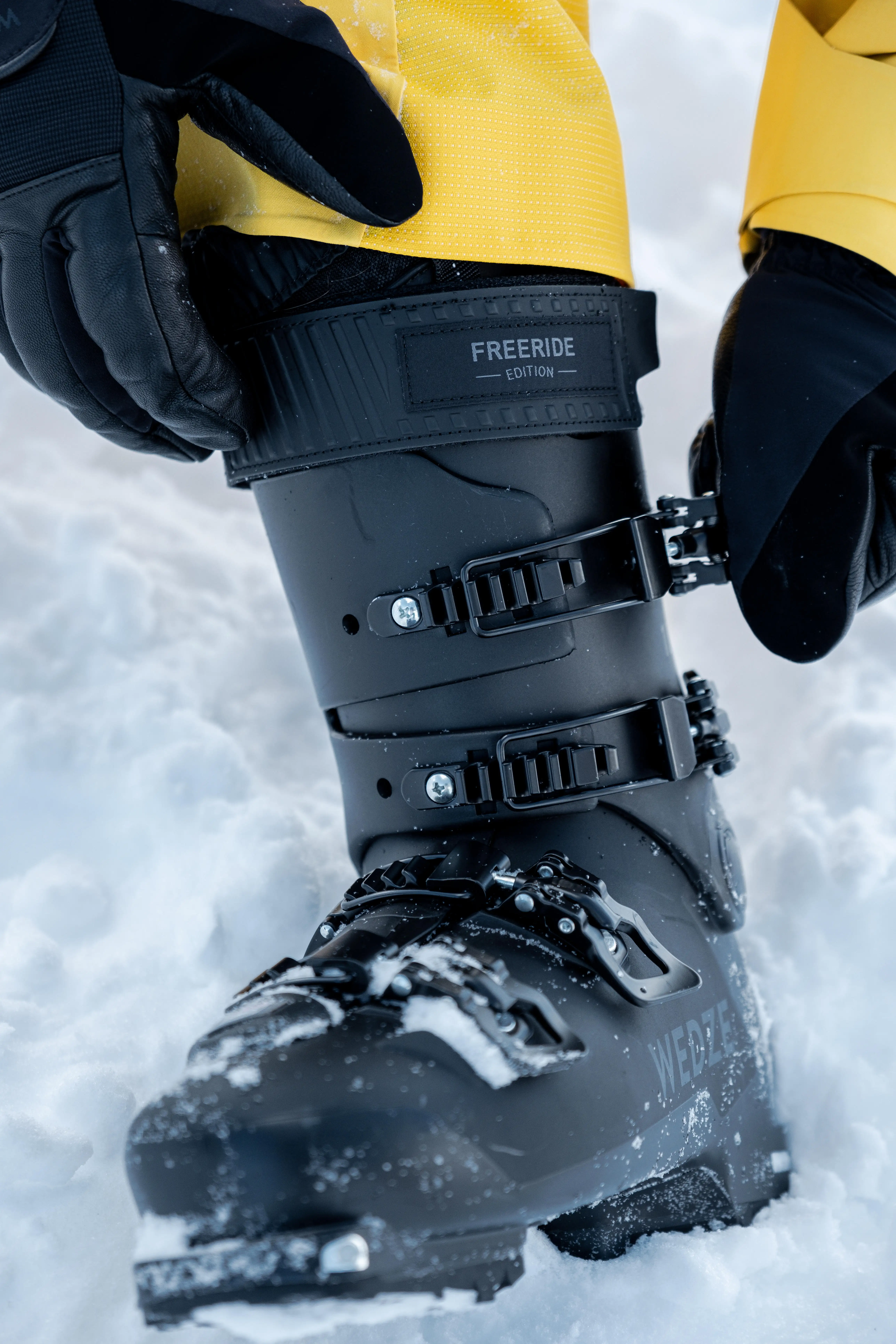 19-downhill-ski-boots-500-fr-100-lowtech-flex-1.jpg