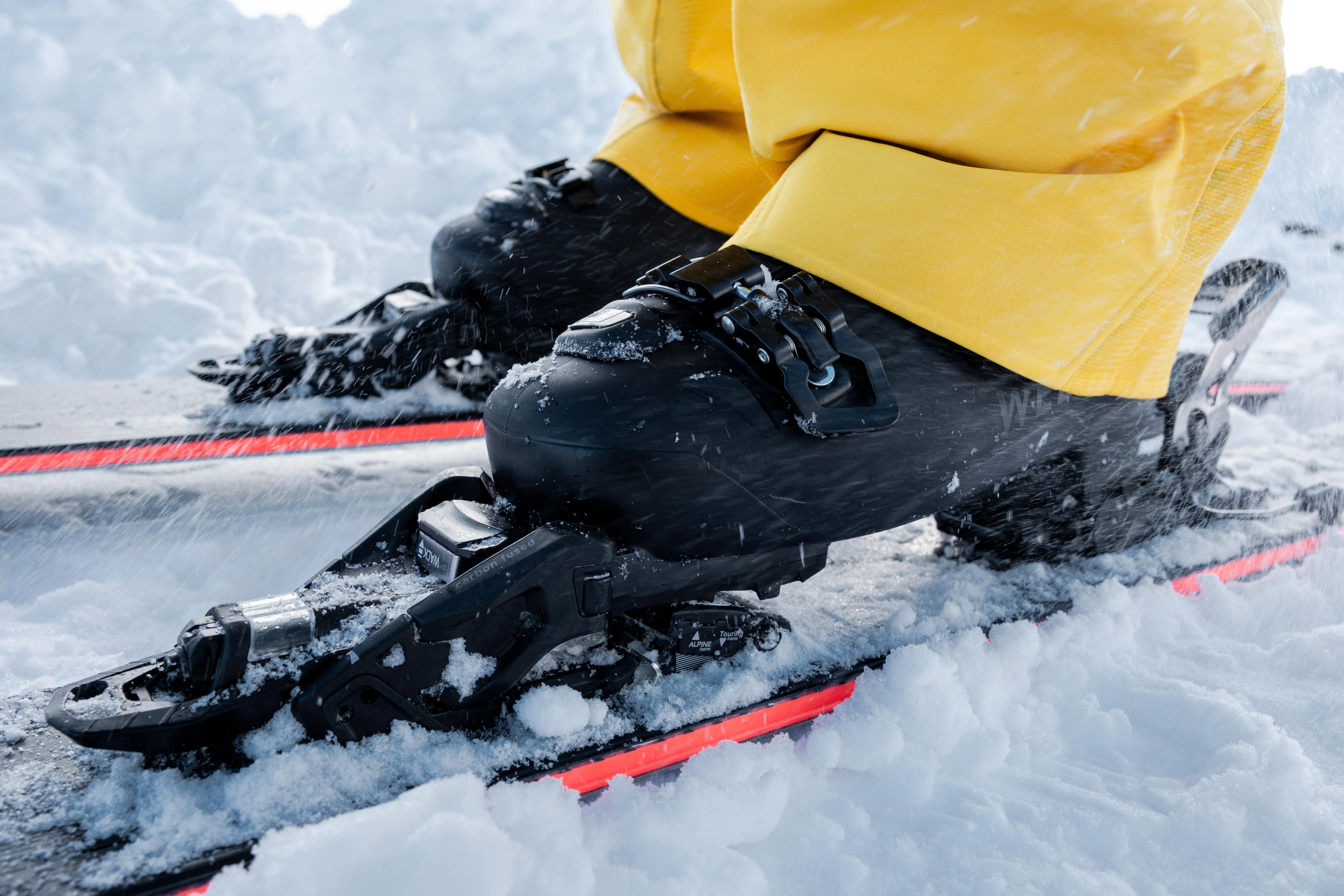 19-downhill-ski-boots-500-fr-100-lowtech-flex-1.jpg