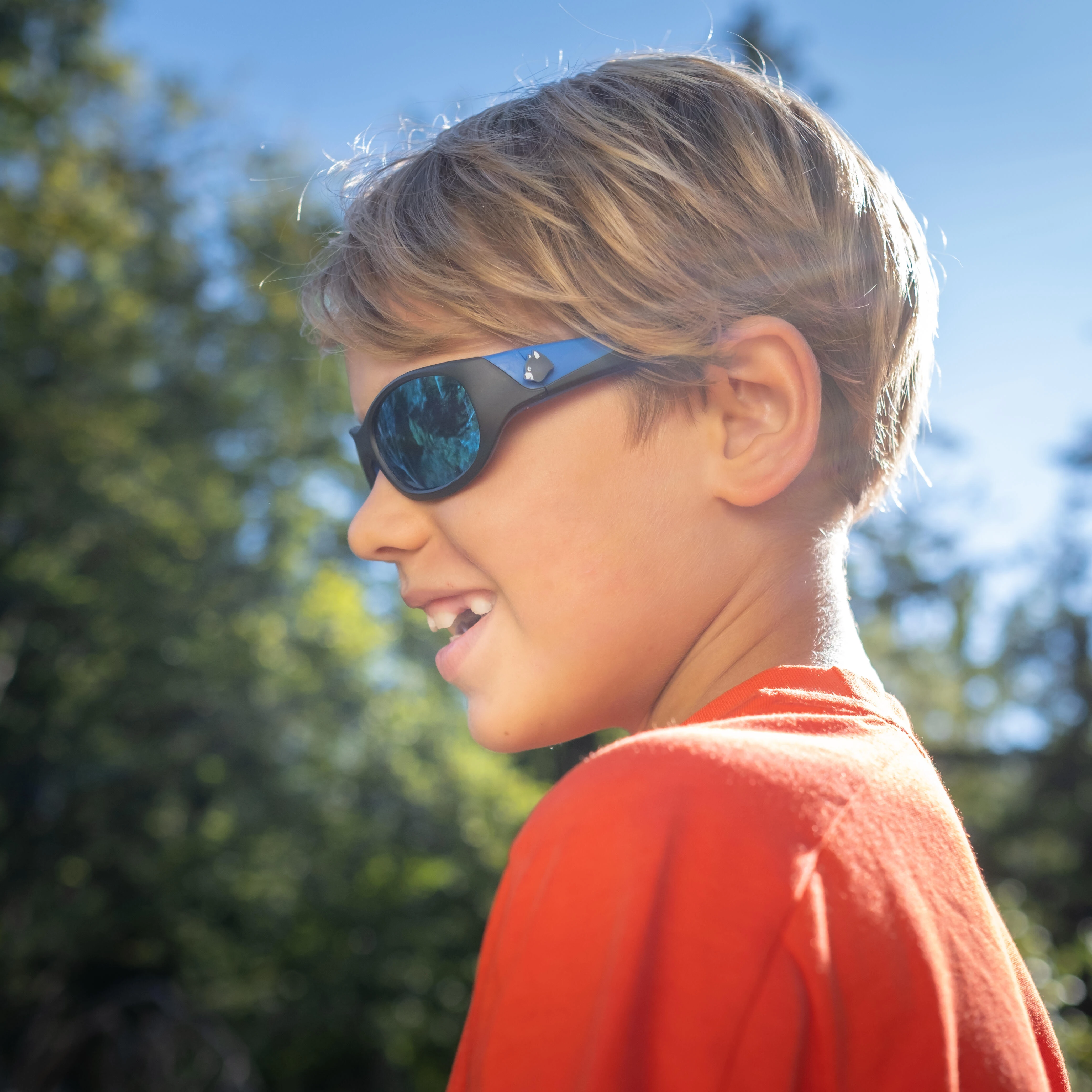 2012-kids-hiking-category-4-sunglasses-mh-k-500-black-blue-1.jpg