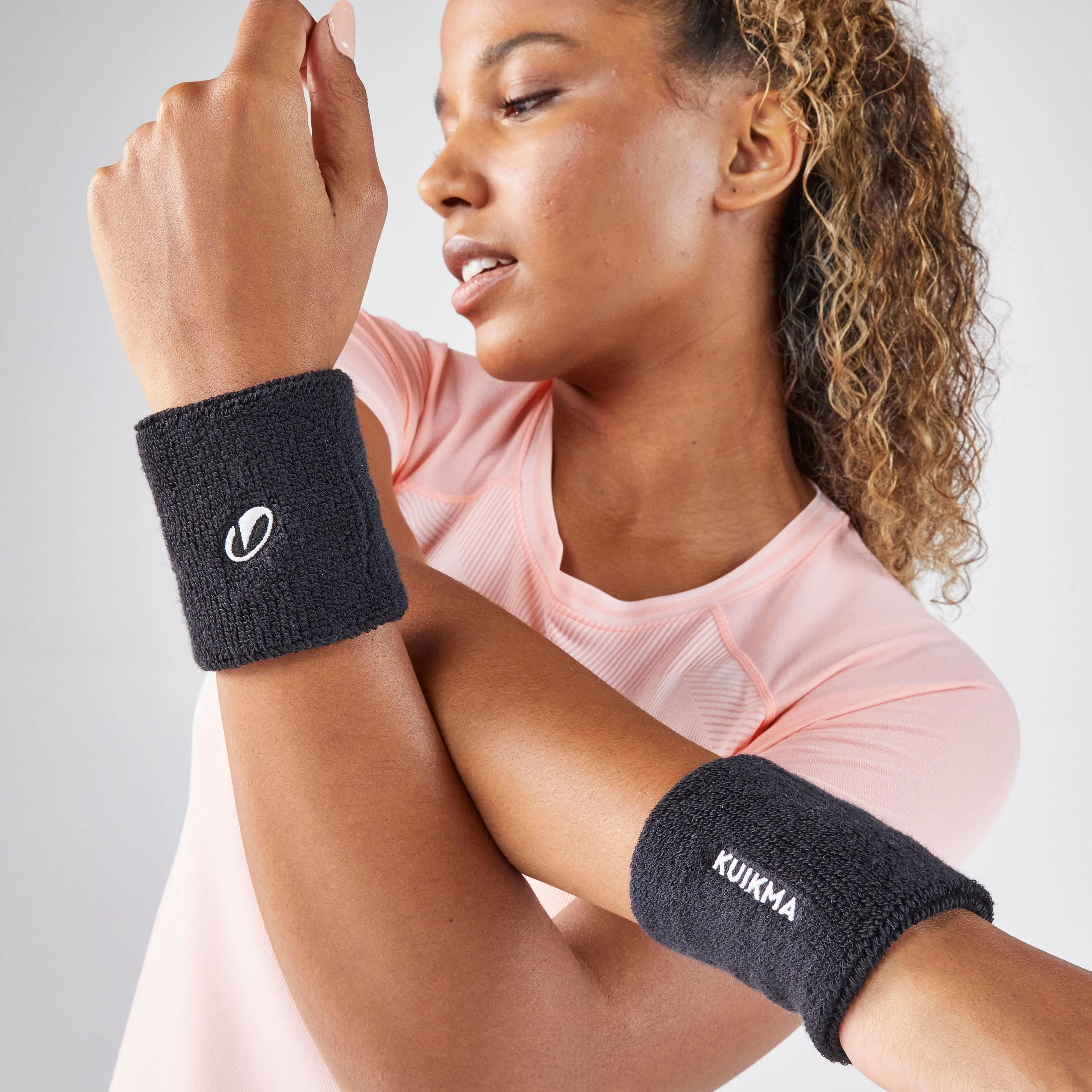 279-tp-100-tennis-wristband-black-1.jpg