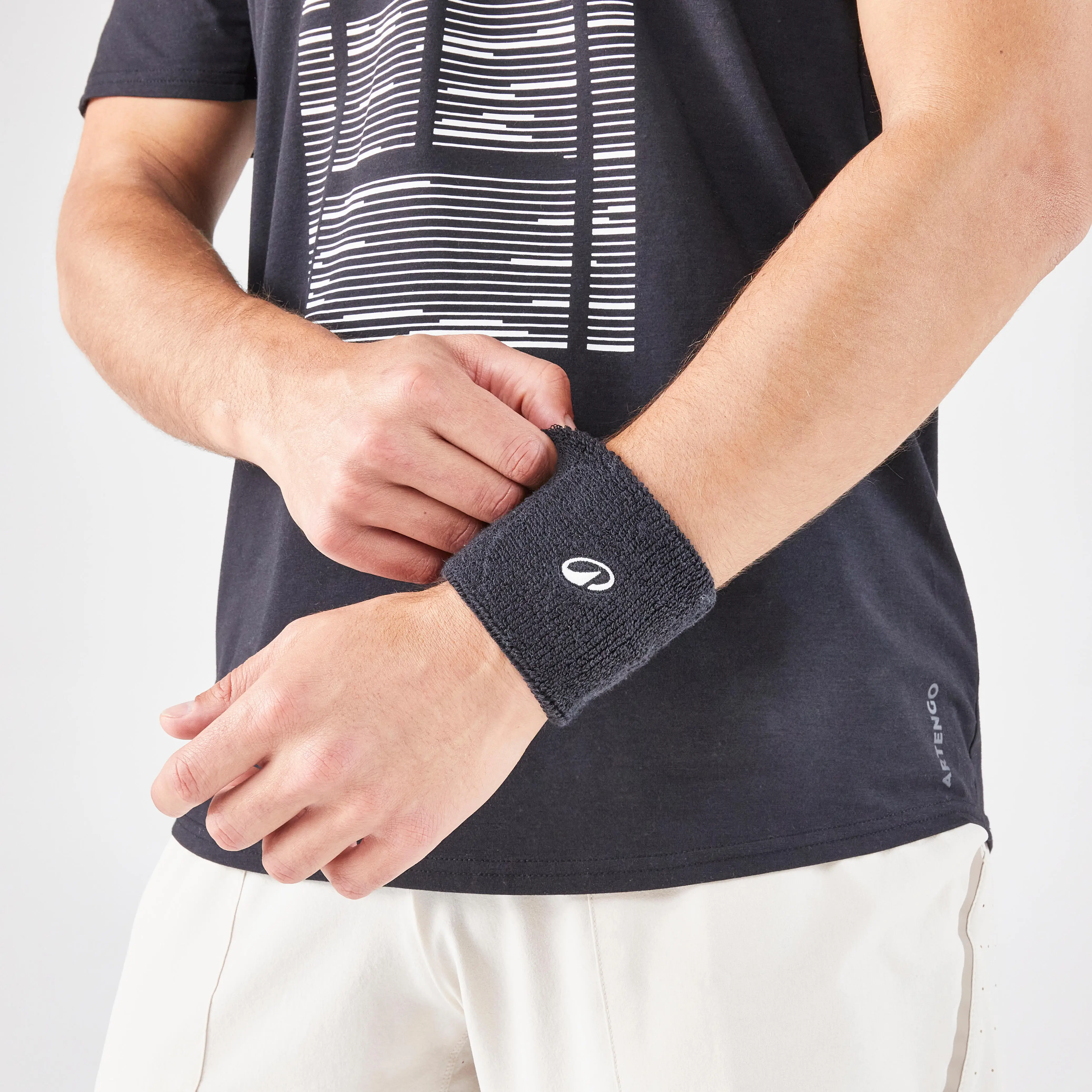 279-tp-100-tennis-wristband-black-1.jpg