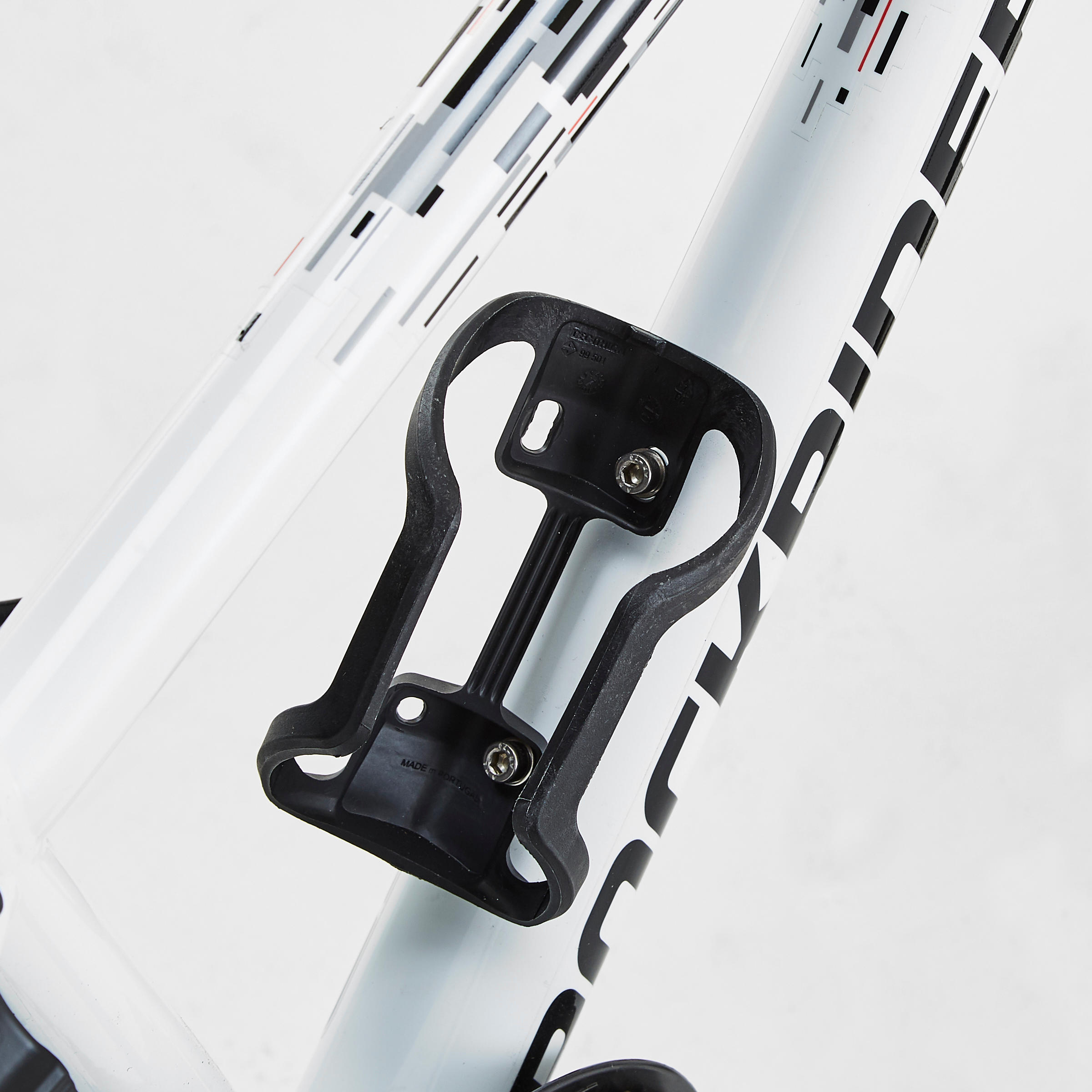 3482-frame-mounted-bike-bottle-cage-side-open-for-380-ml-13-oz-bottle-1.jpg