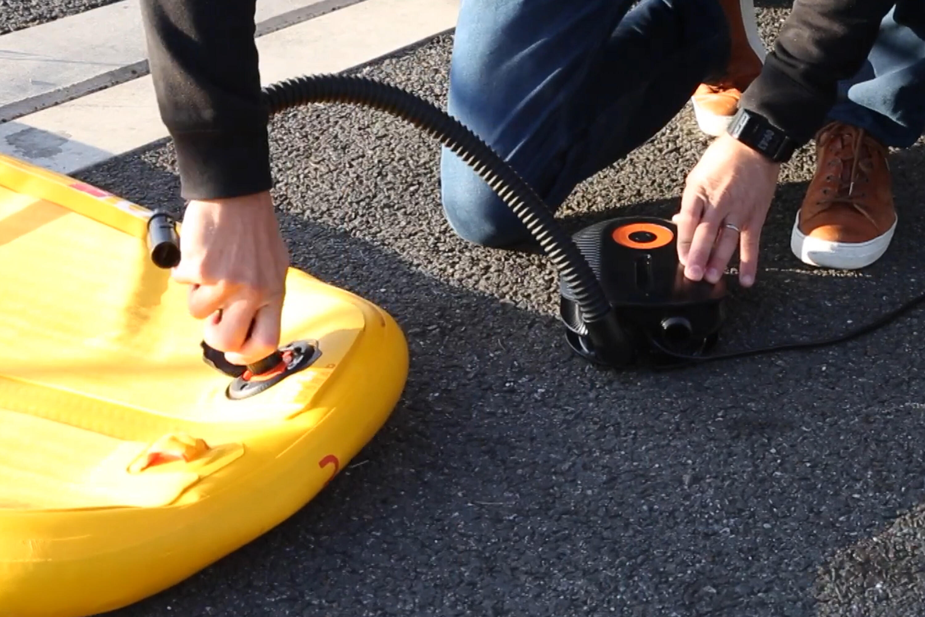 3687-electric-pump-for-sup-amp-kayaks-1.jpg