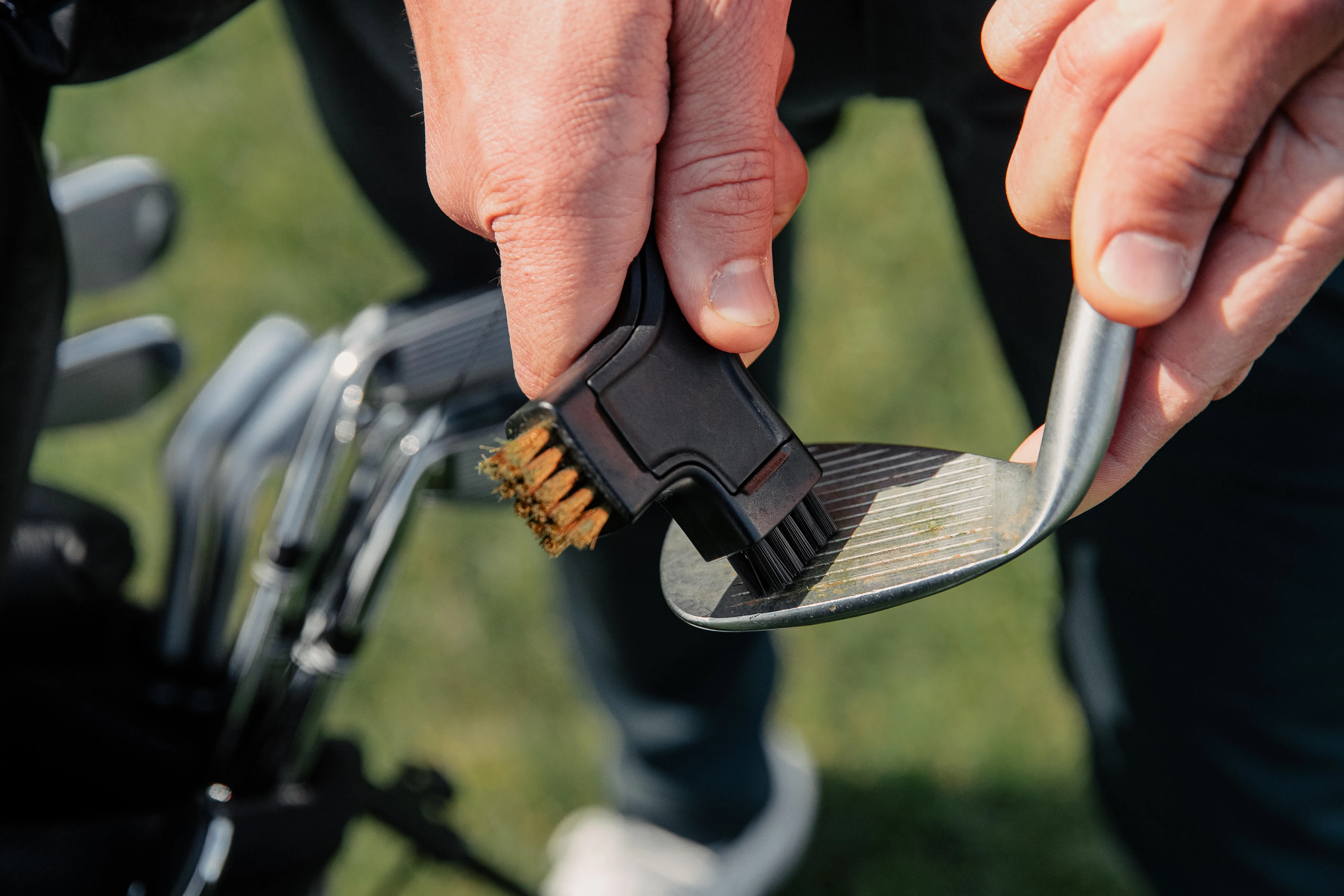 3736-golf-club-cleaning-brush-inesis-black-1.jpg