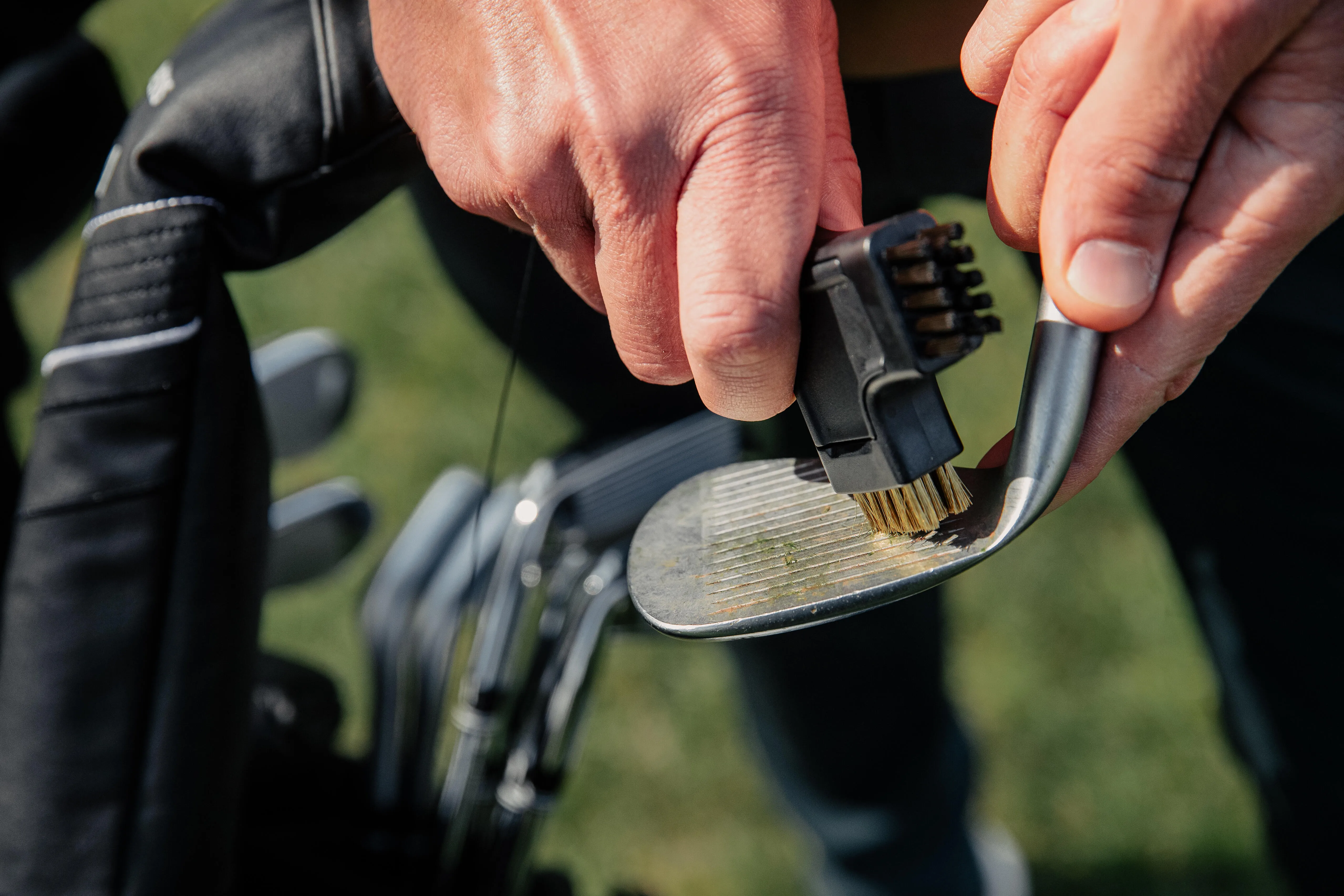 3736-golf-club-cleaning-brush-inesis-black-1.jpg