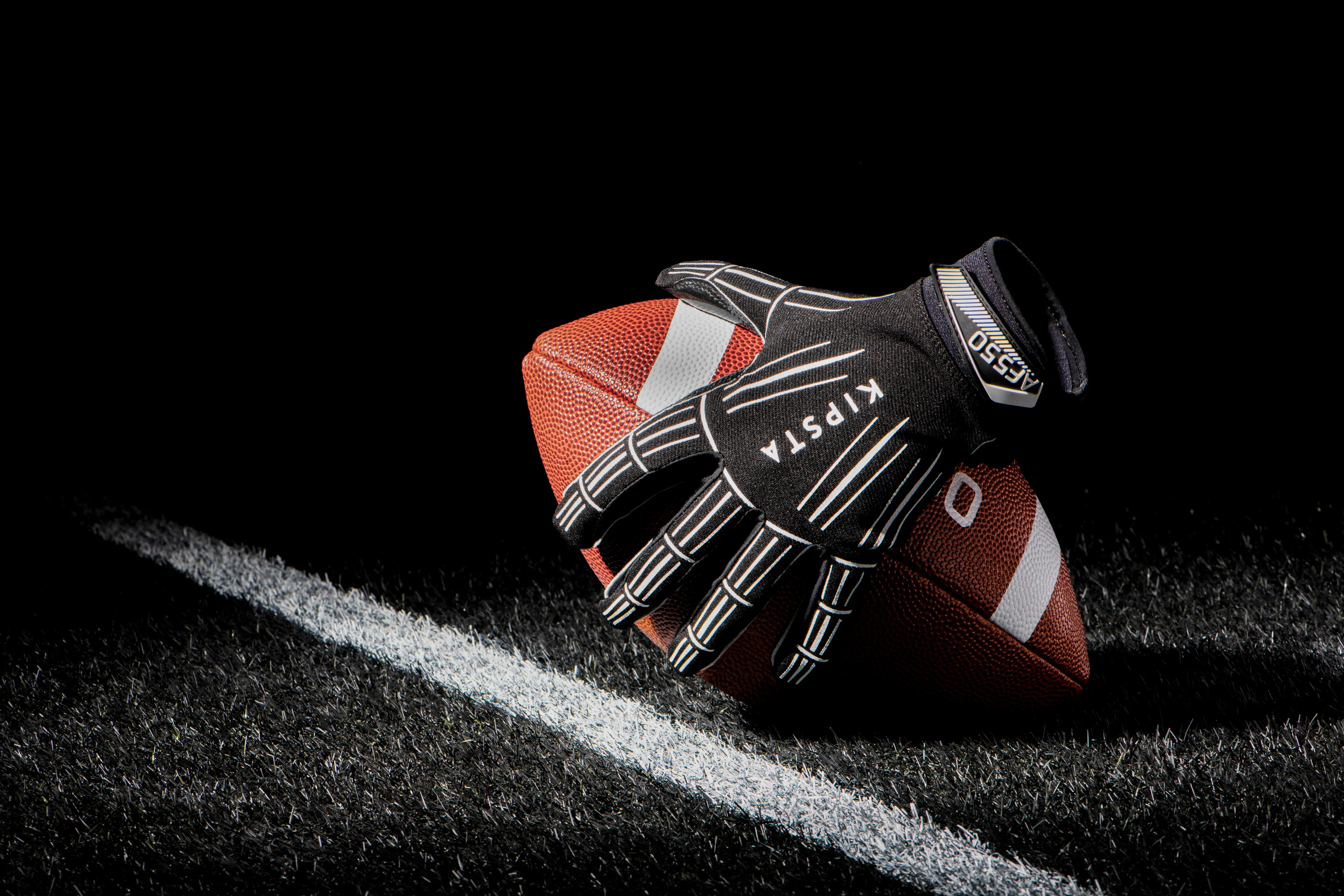 3803-football-gloves-550-gr-black-1.jpg