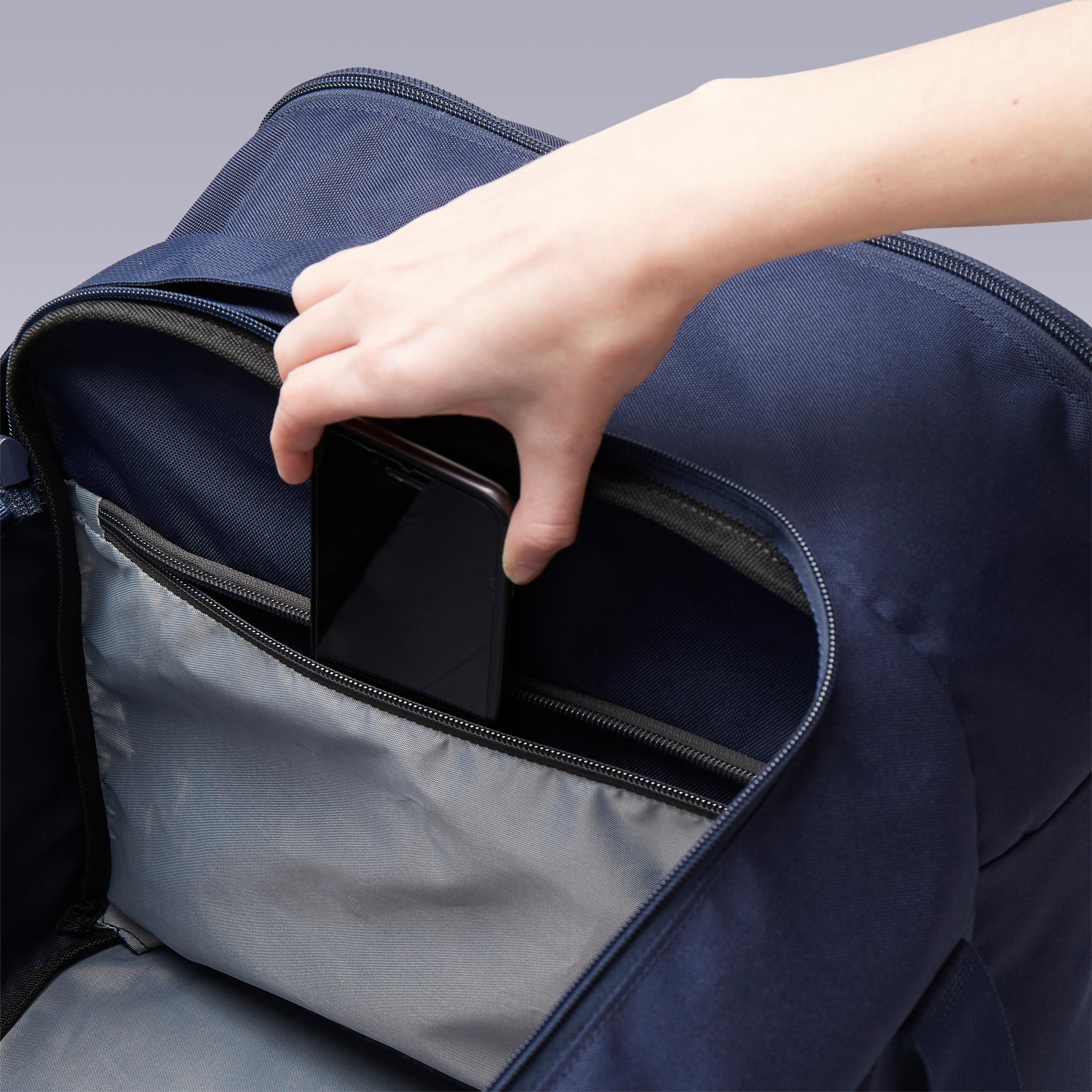 3947-75-l-soccer-bag-essential-1.jpg