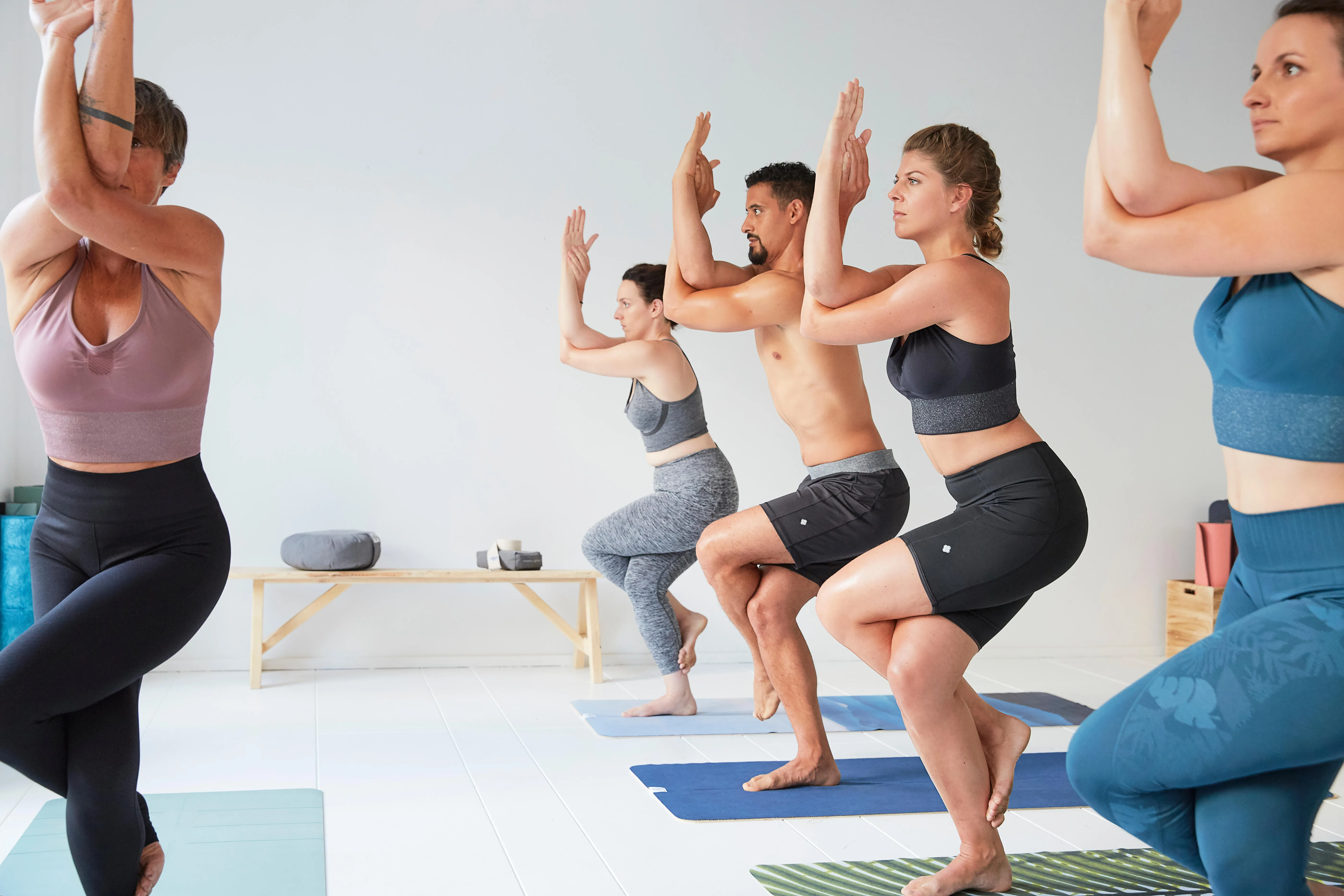4795-yoga-non-slip-towel-grey-blue-1.jpg