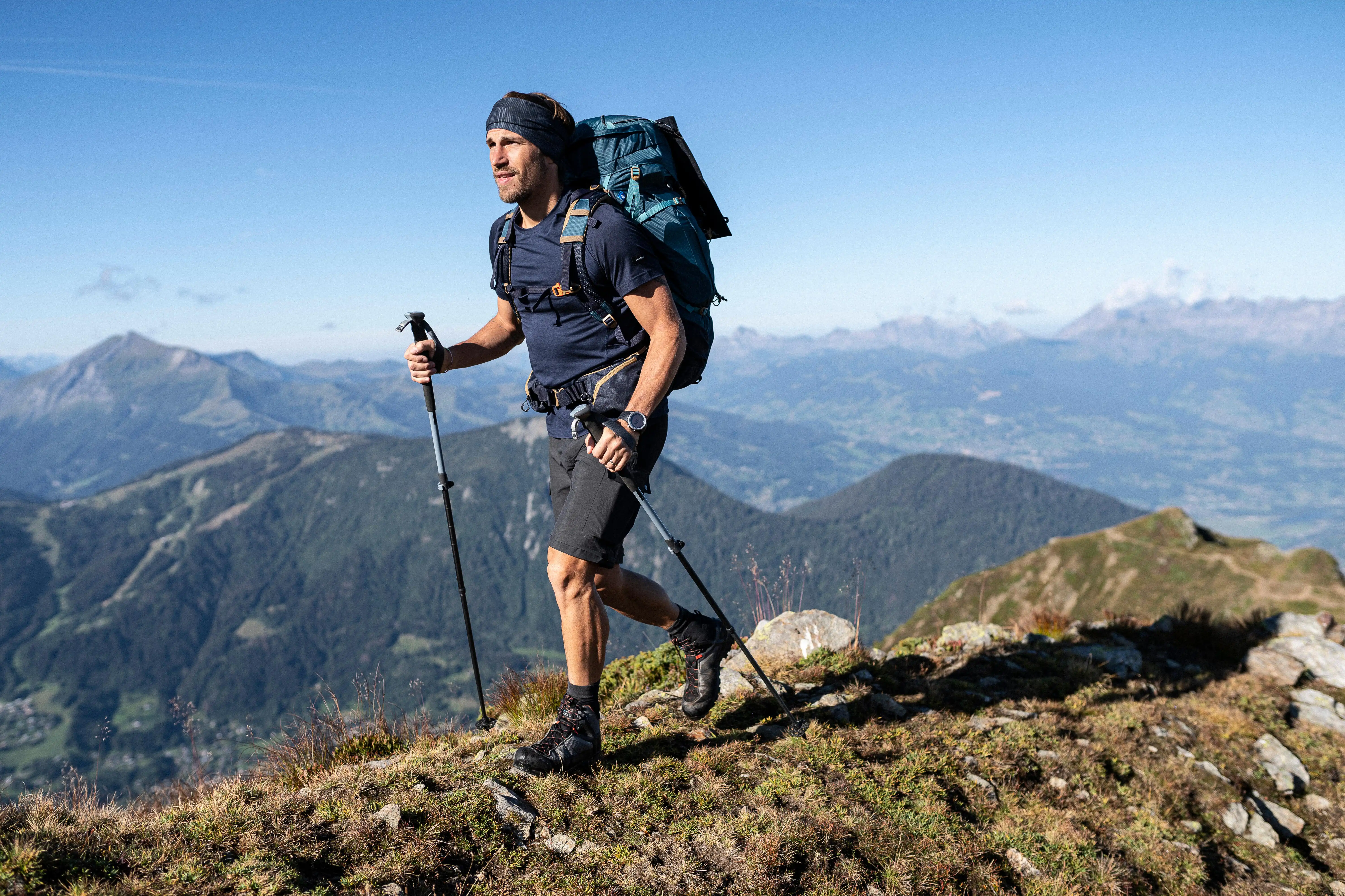 5137-men-s-trekking-backpack-50-10-l-mt-500-air-1.jpg