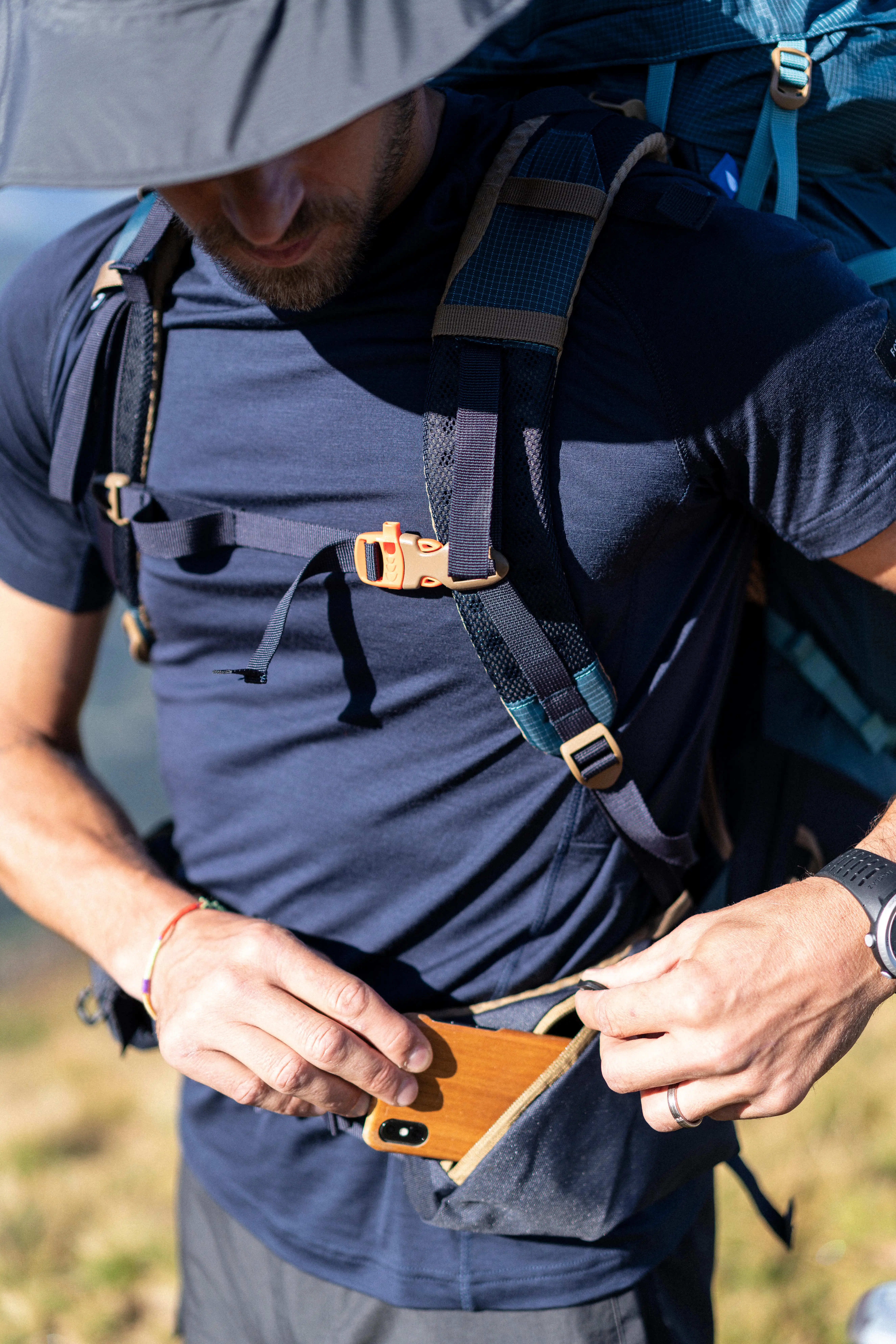 5137-men-s-trekking-backpack-50-10-l-mt-500-air-1.jpg
