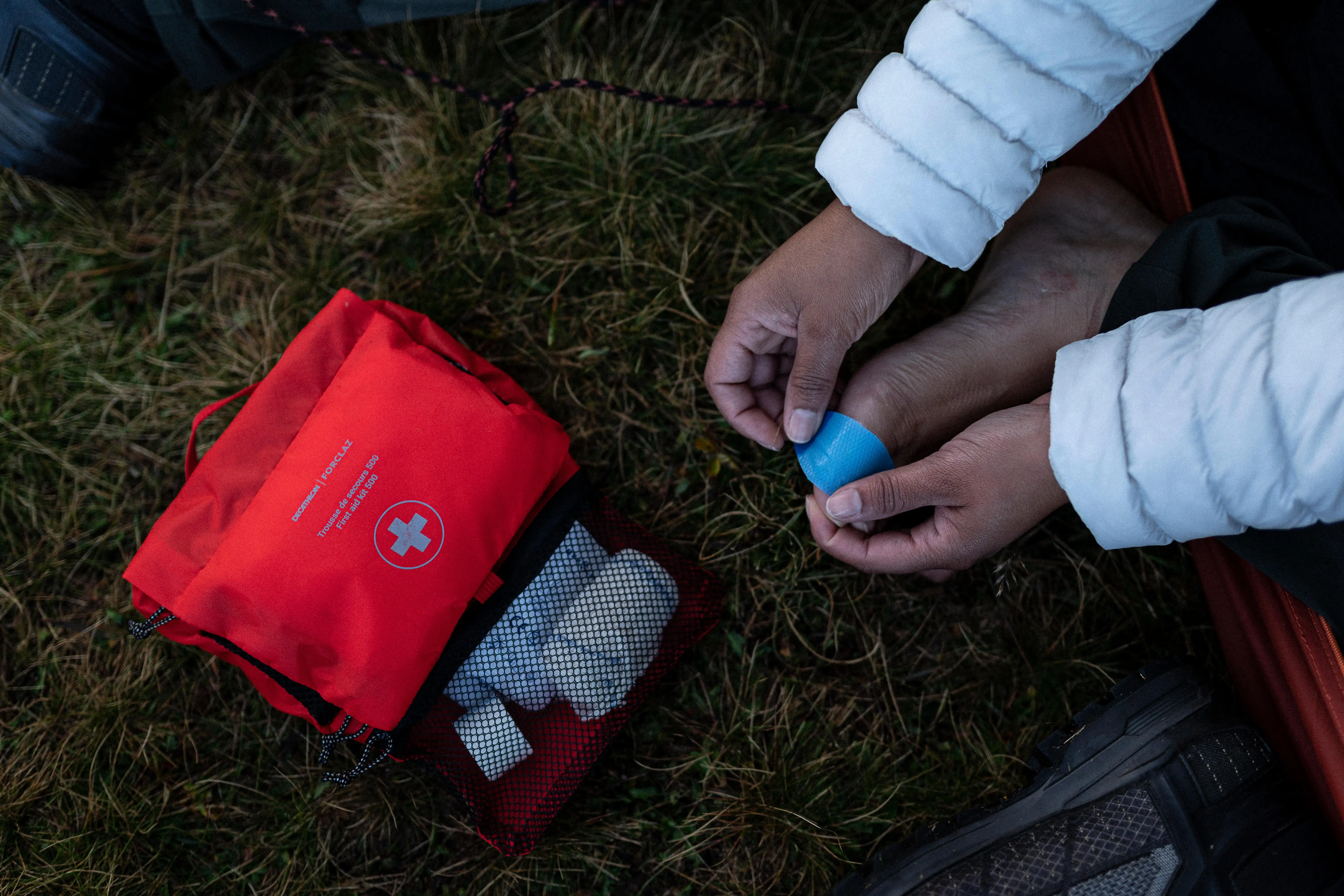 5146-hiking-47-piece-first-aid-kit-500-1.jpg