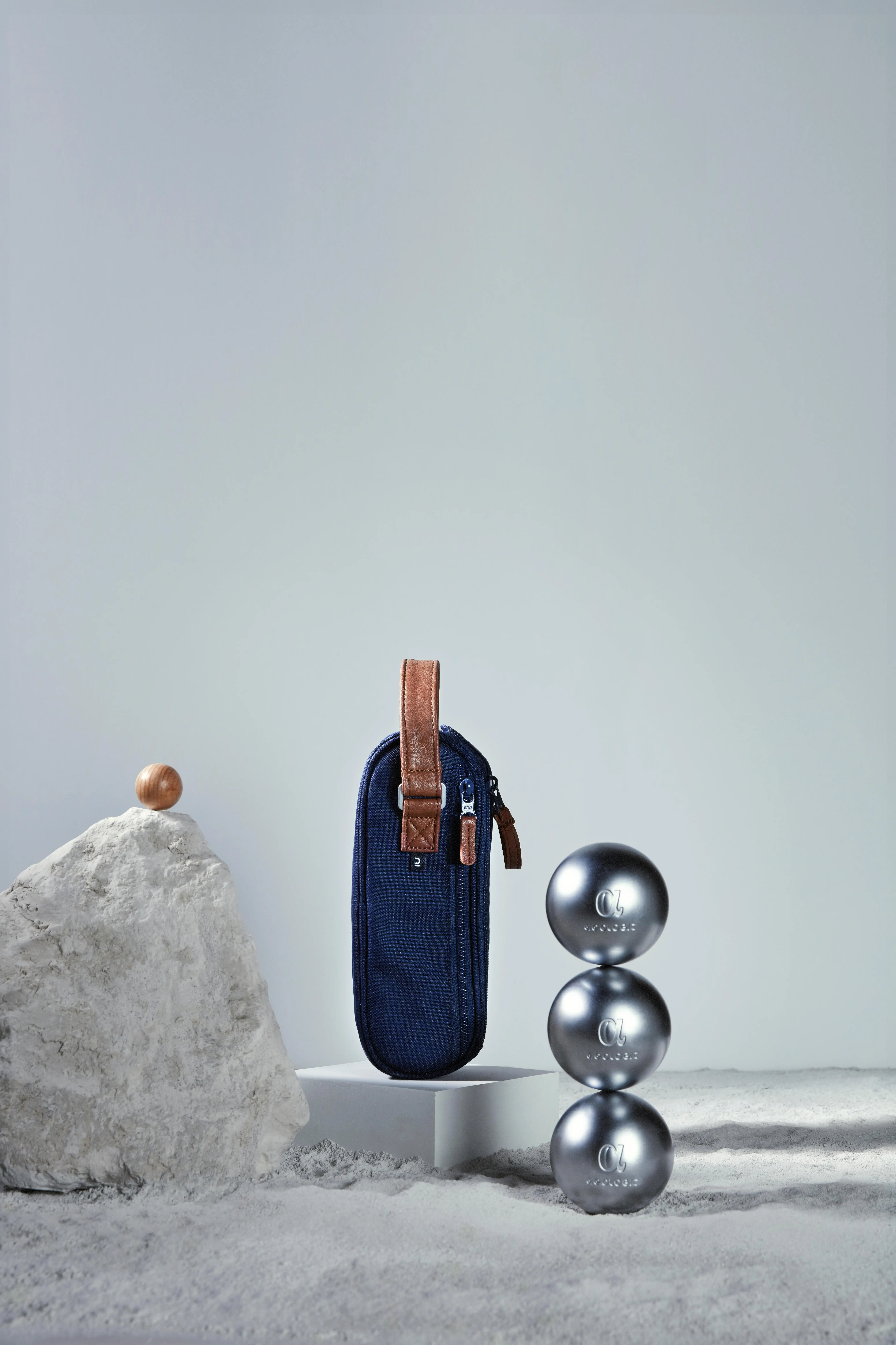 5333-semi-rigid-bag-for-3-petanque-boules-blue-1.jpg