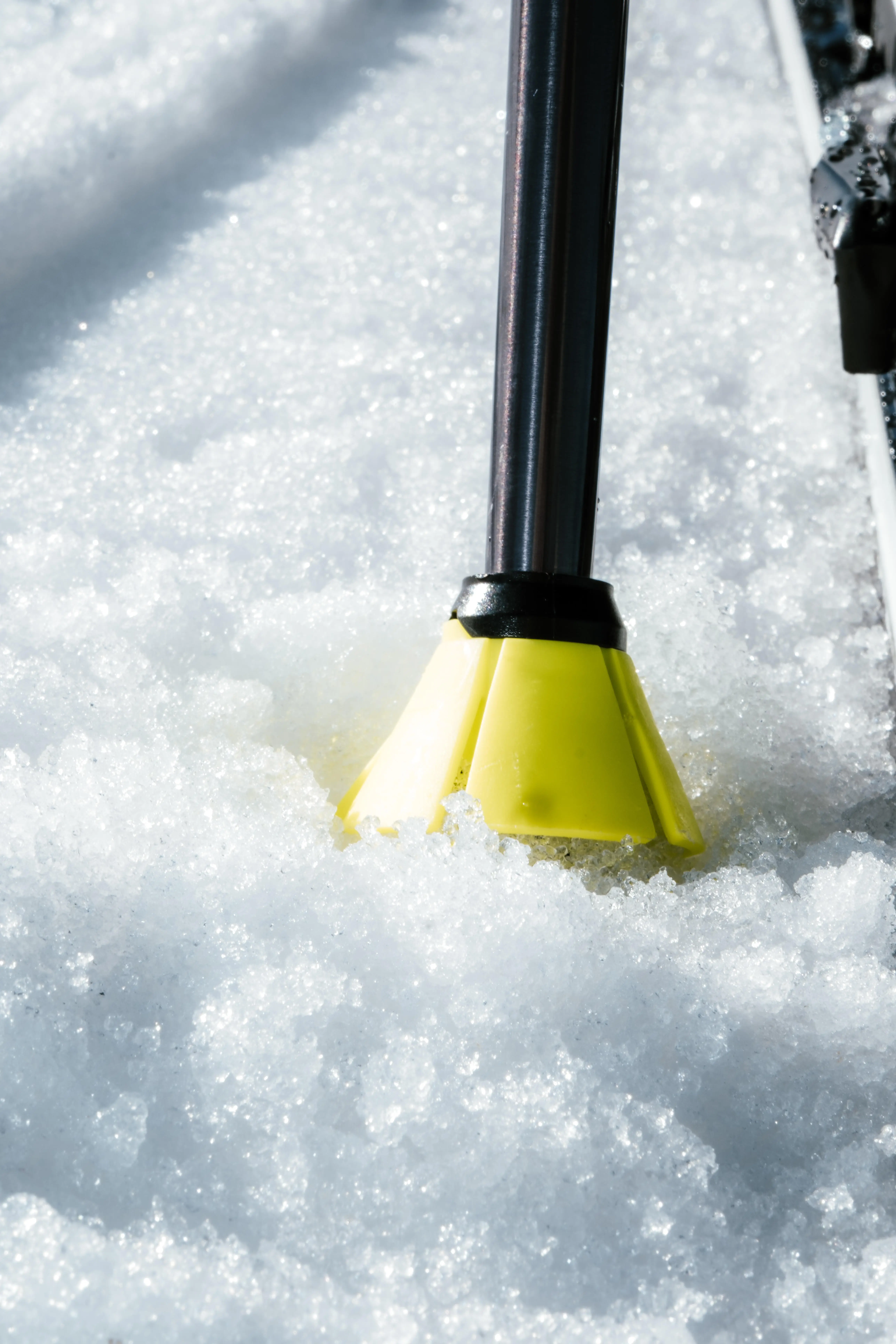 5545-downhill-ski-poles-boost-900-safety-1.jpg