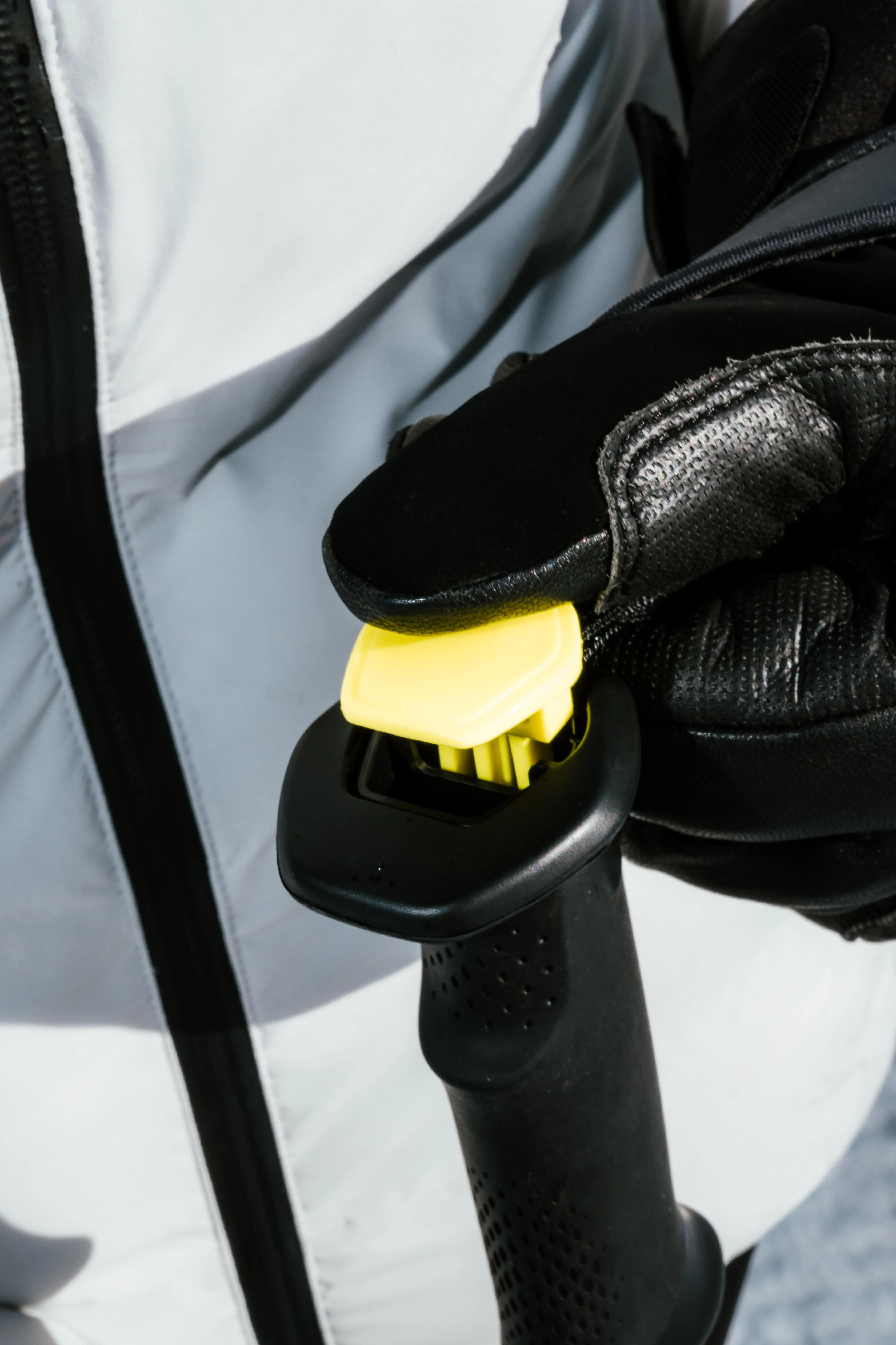 5545-downhill-ski-poles-boost-900-safety-1.jpg