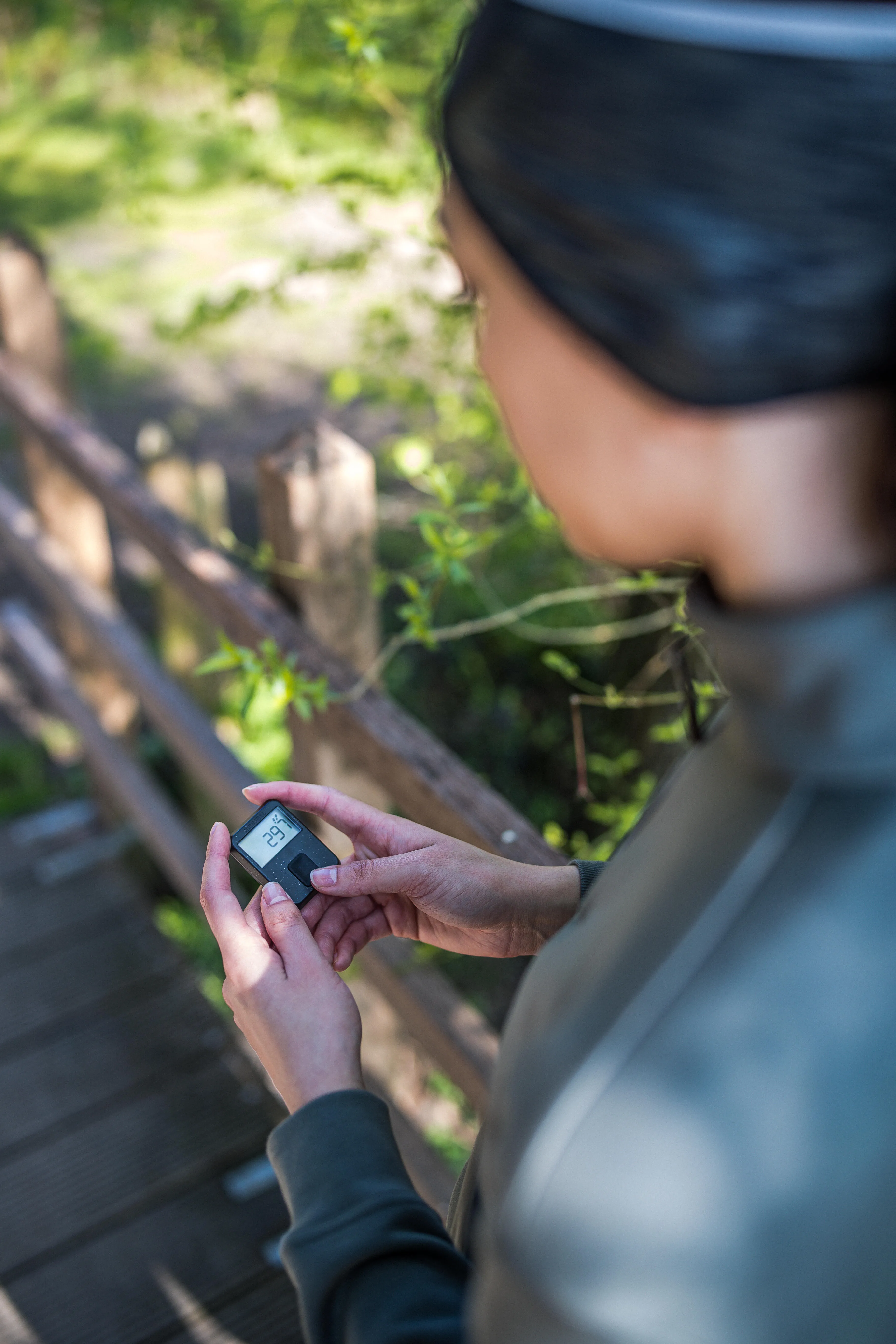 5796-pedometer-accelerometer-onwalk-one-black-1.jpg