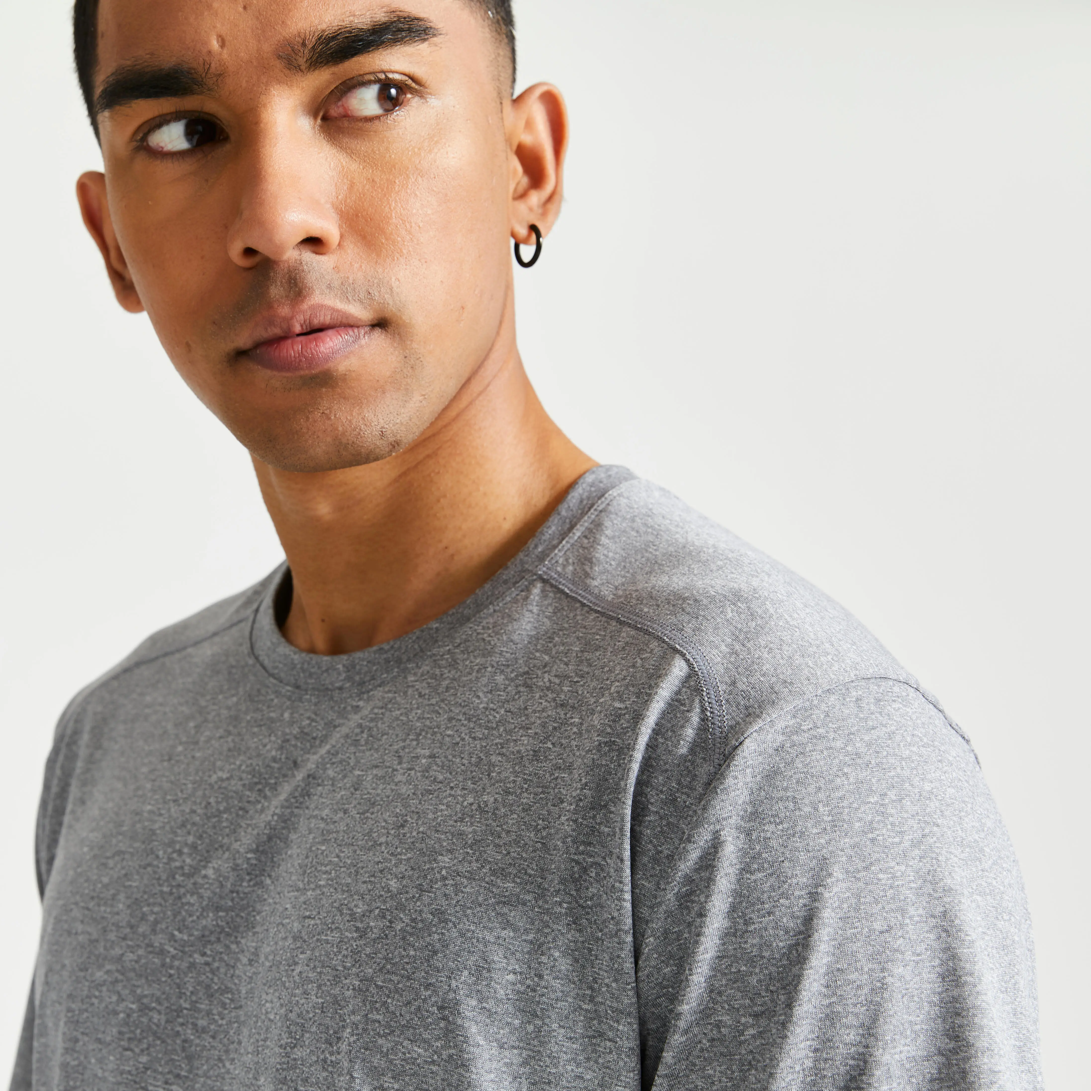 Menâs Slim Fit T-Shirt - 100