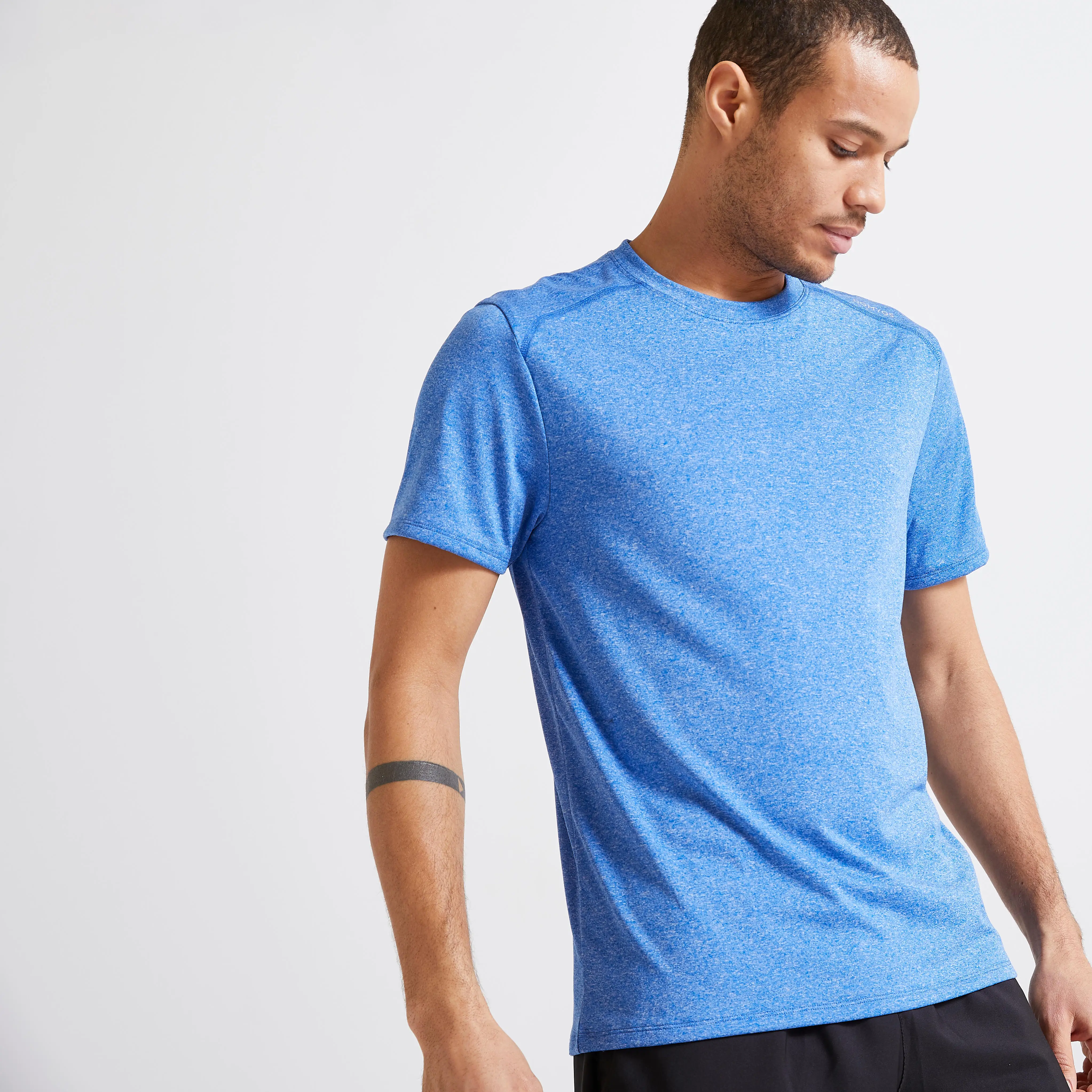 Menâs Slim Fit T-Shirt - 100