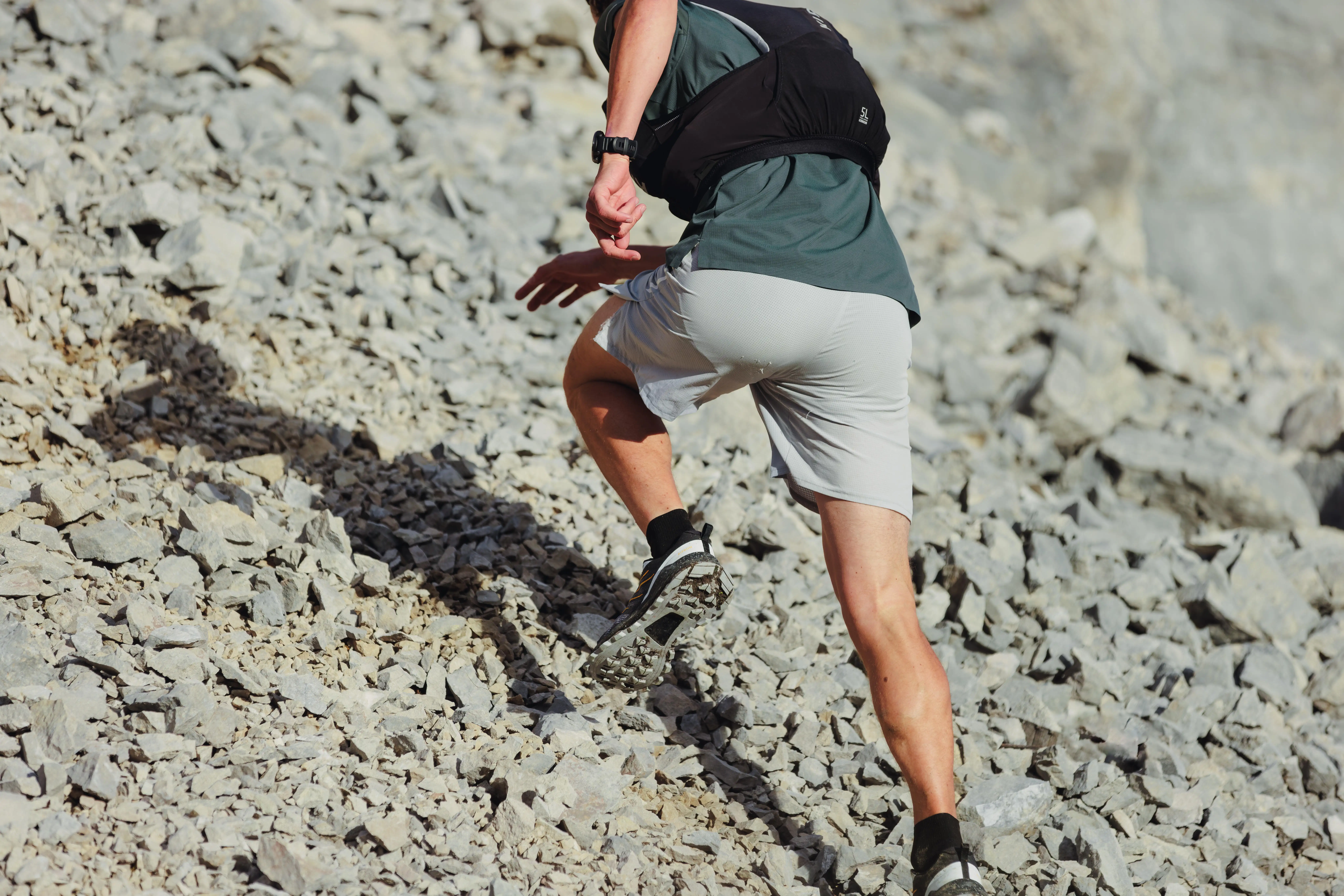 6345-men-x27-s-trail-running-shorts-run-900-1.jpg