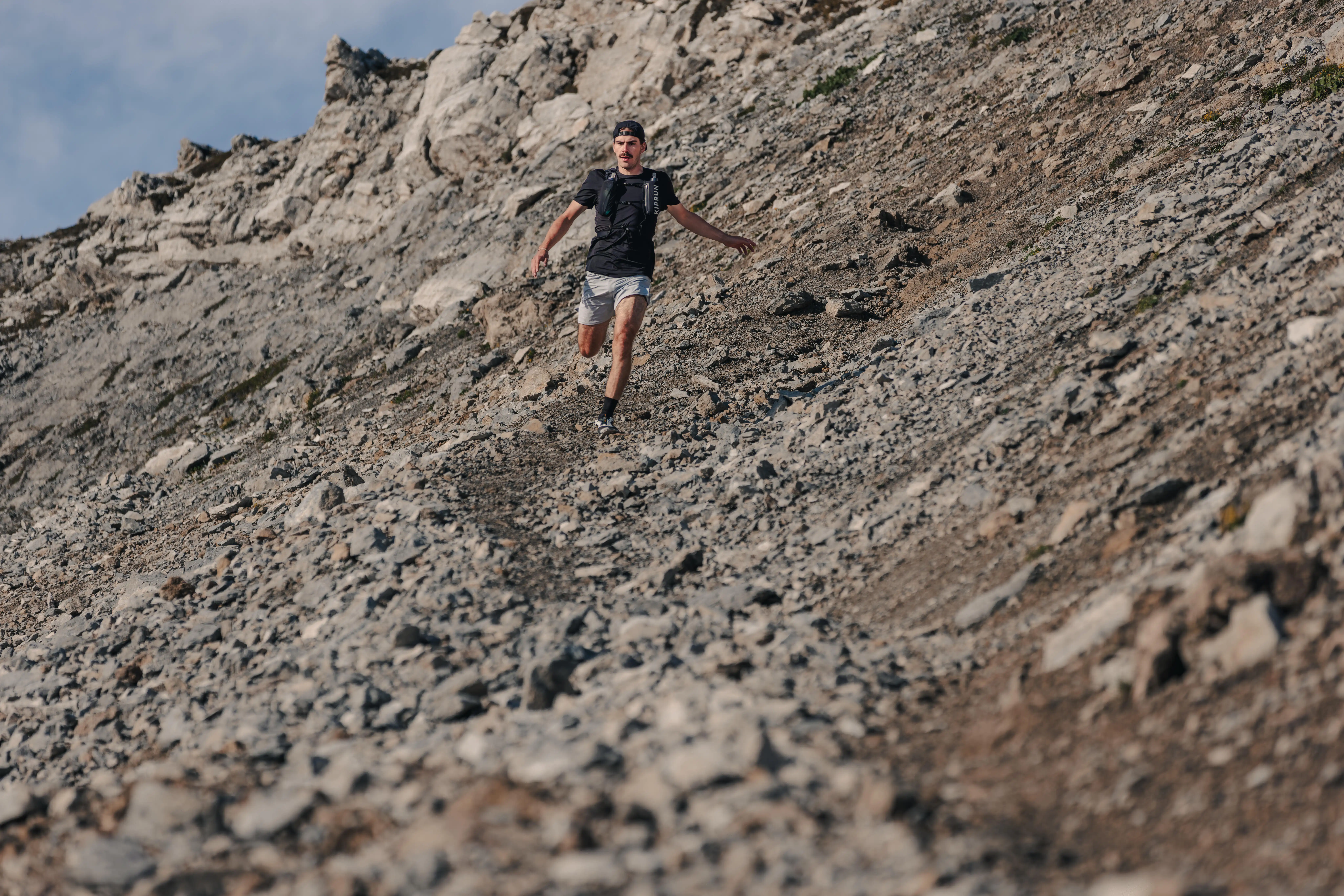6345-men-x27-s-trail-running-shorts-run-900-1.jpg