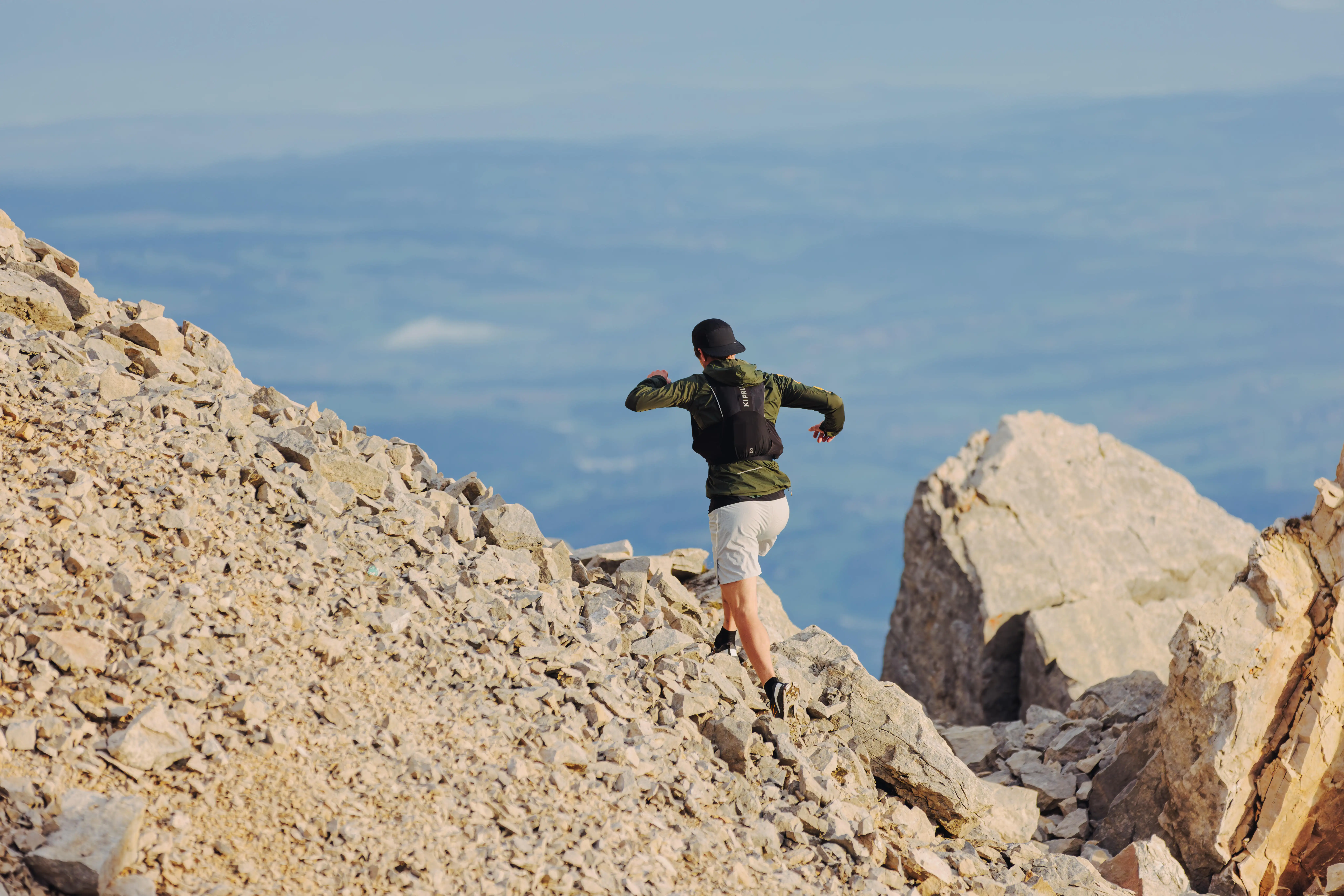 6345-men-x27-s-trail-running-shorts-run-900-1.jpg