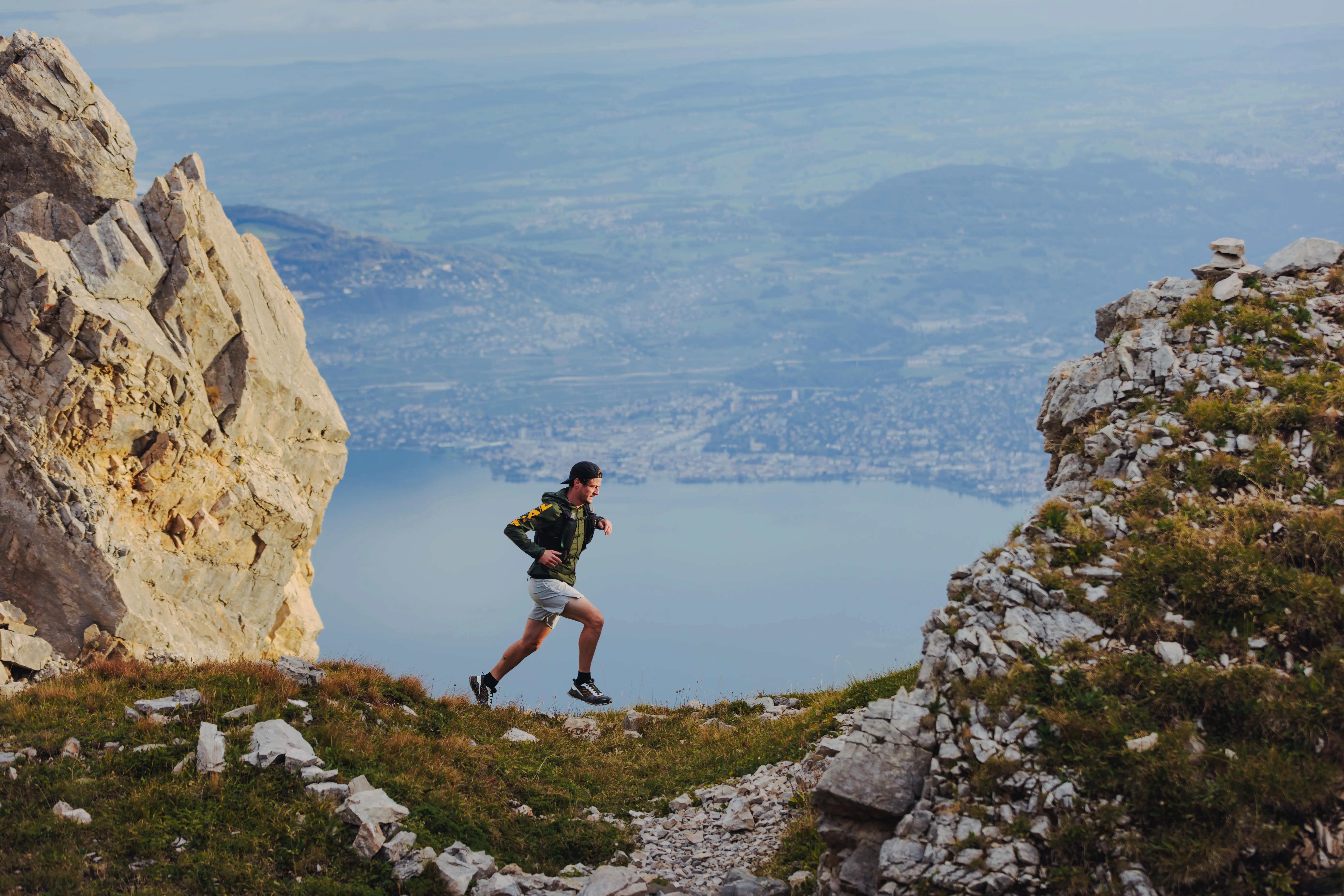 6345-men-x27-s-trail-running-shorts-run-900-1.jpg