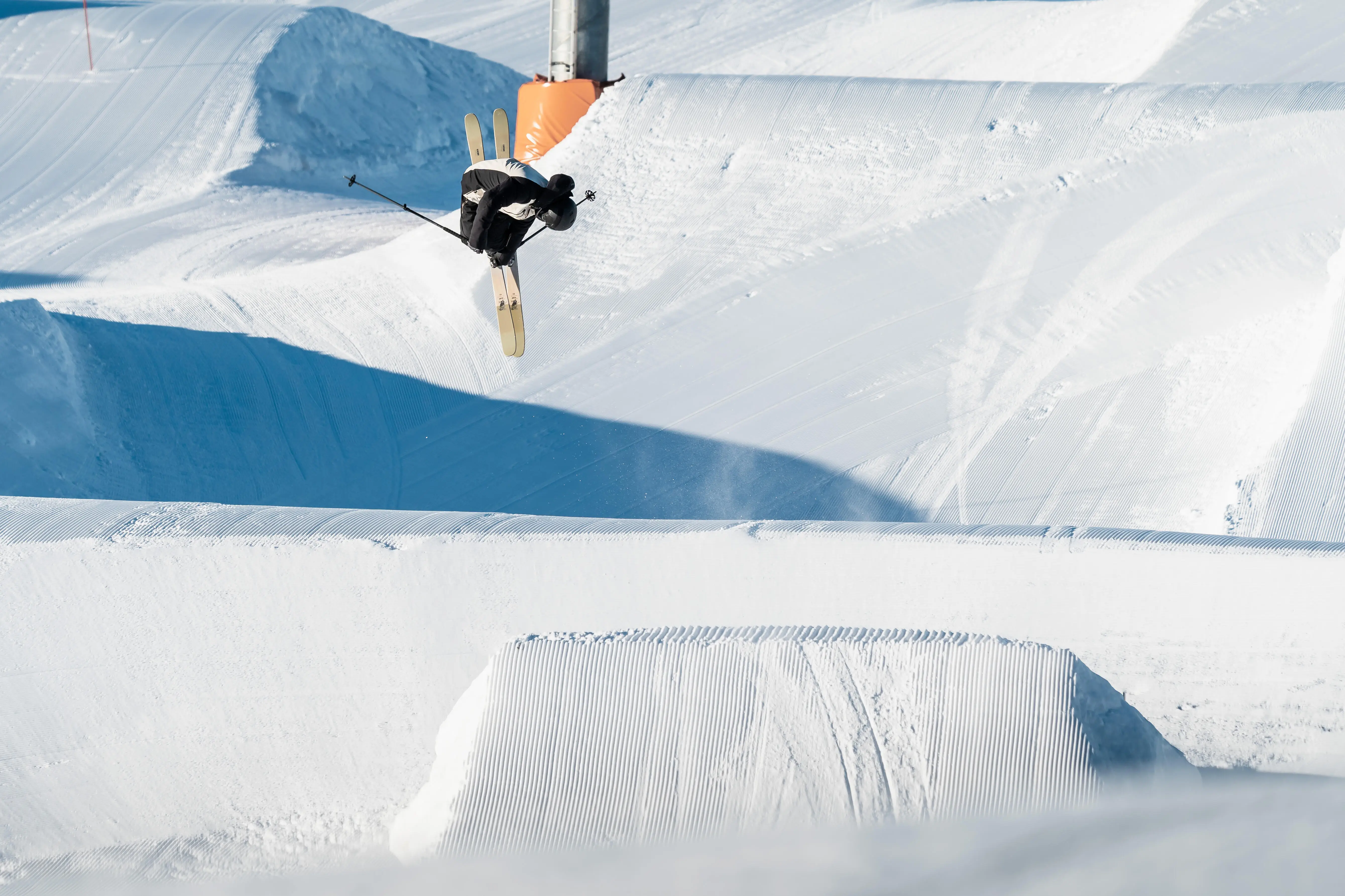 6687-freestyle-skis-clip-85-1.jpg