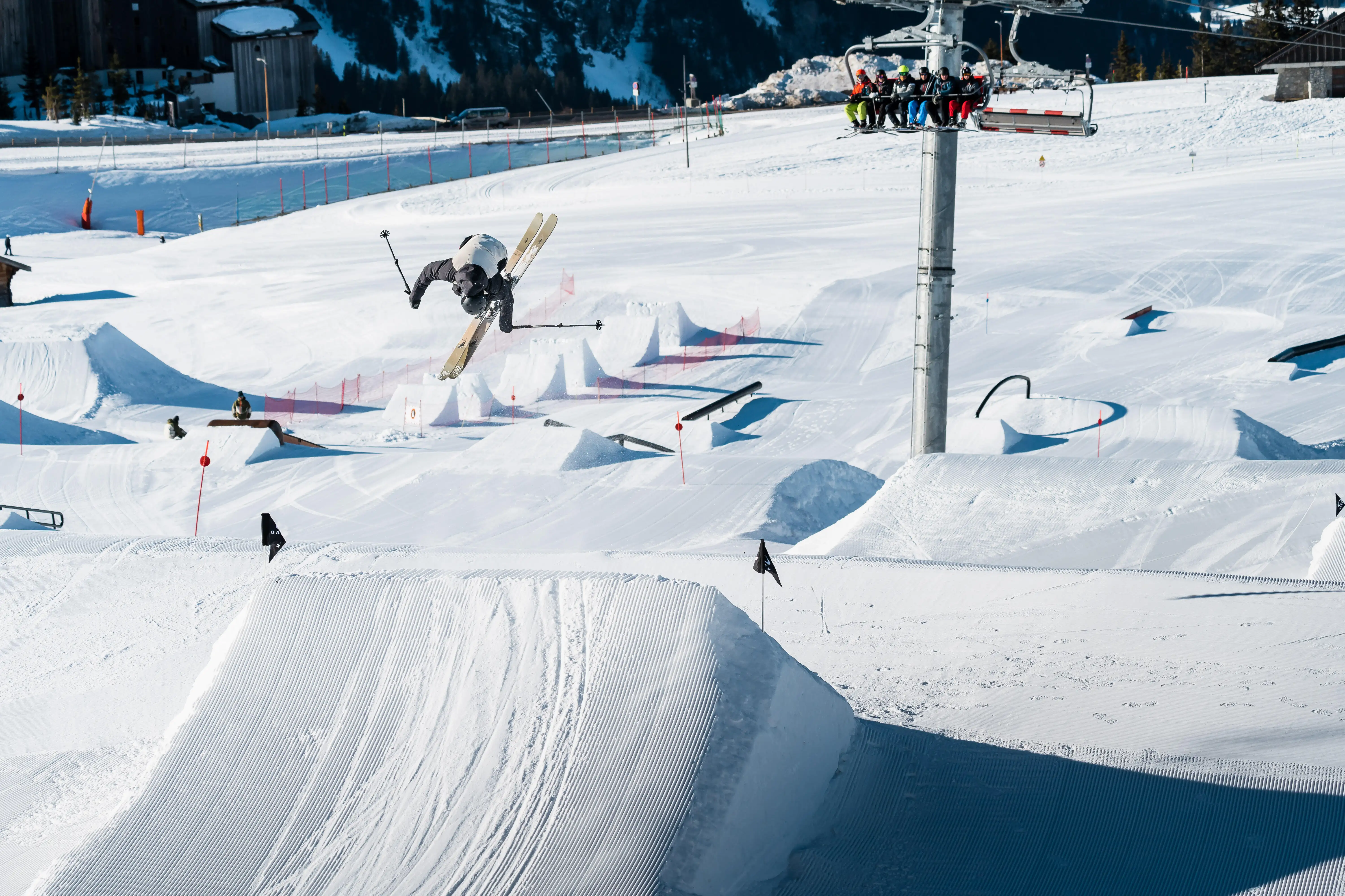 6687-freestyle-skis-clip-85-1.jpg